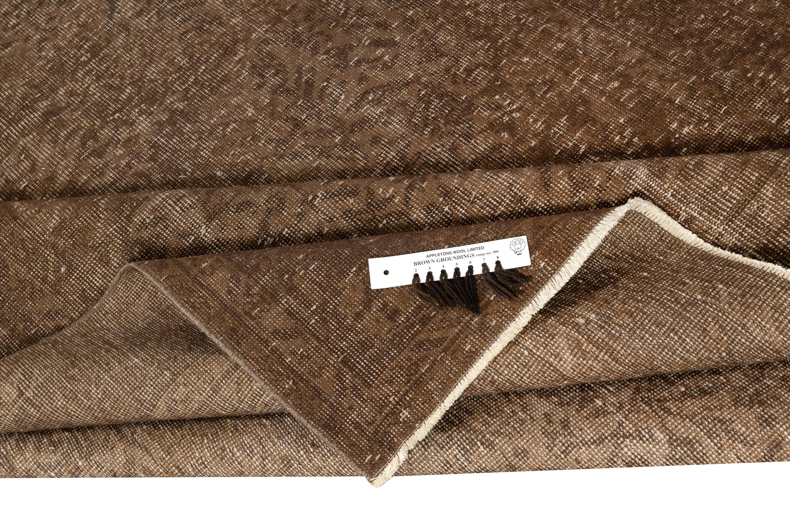 5.6x9 Ft Brauner Türkischer Teppich für Schlafzimmer. Handgefertigter Vintage-Teppich für das Wohnzimmer (Moderne) im Angebot