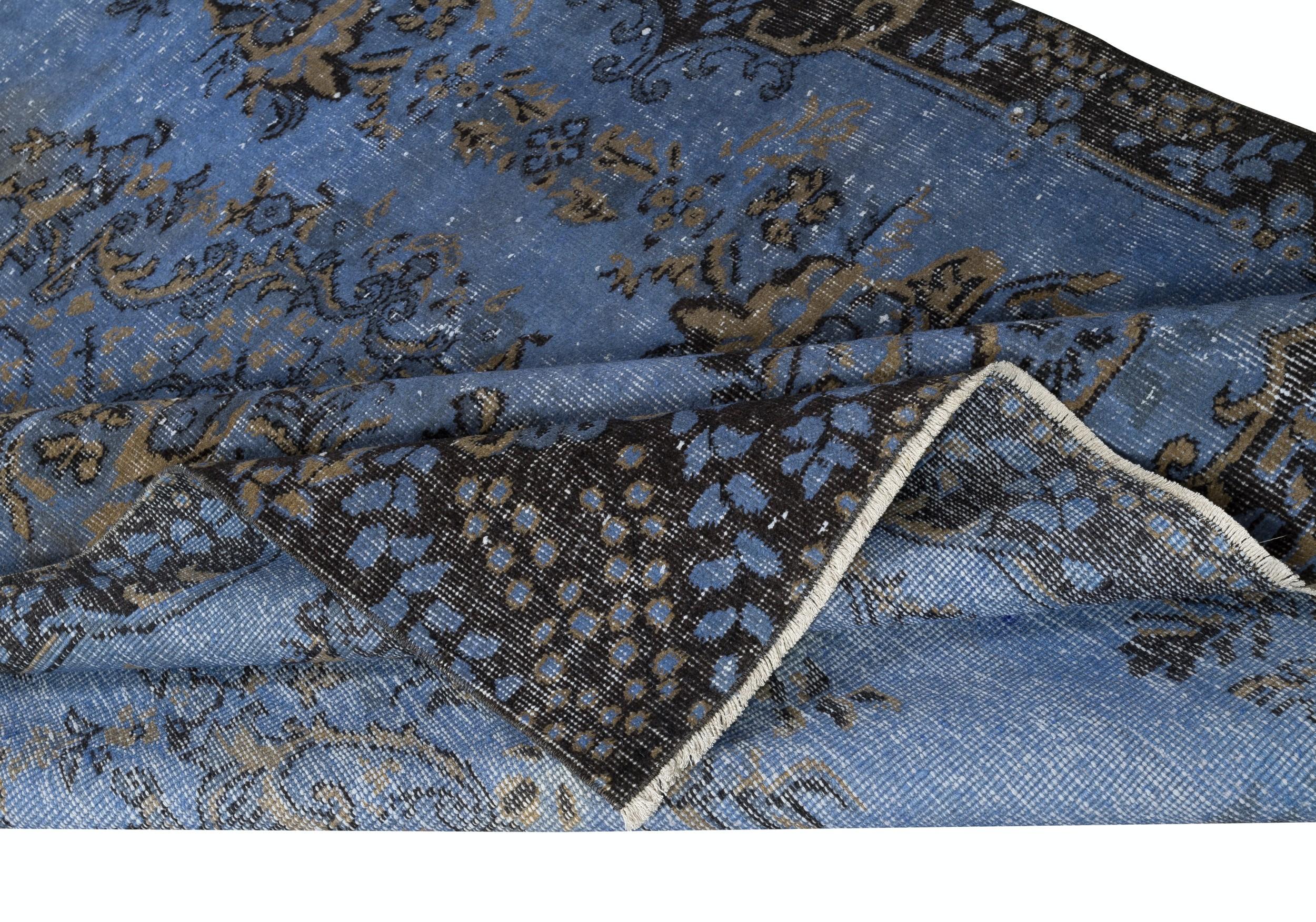 5.6x9 Ft zeitgenössische handgefertigte blaue Farbe türkischen Bereich Teppich mit Medaillon-Design (Moderne) im Angebot