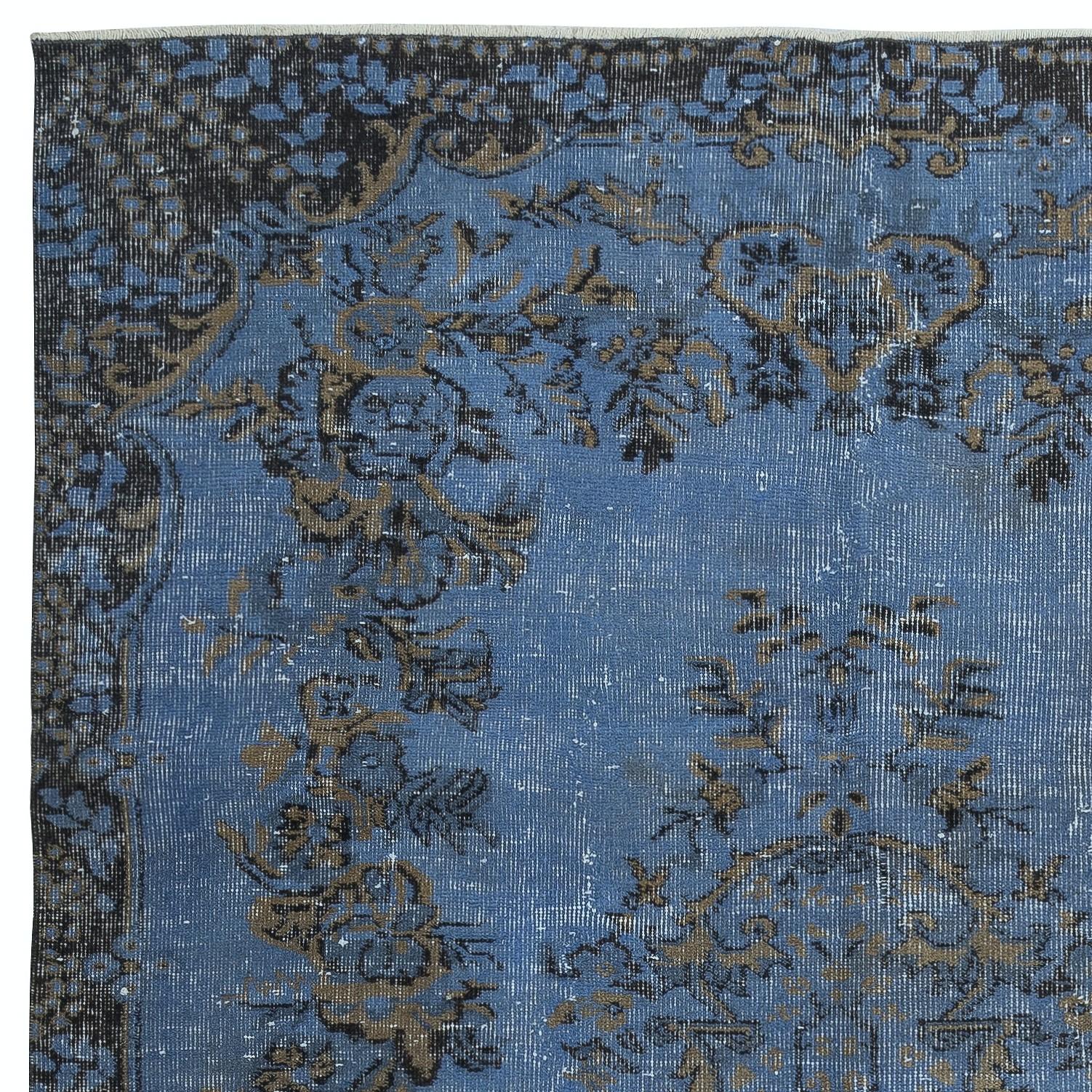 5.6x9 Ft zeitgenössische handgefertigte blaue Farbe türkischen Bereich Teppich mit Medaillon-Design (Türkisch) im Angebot