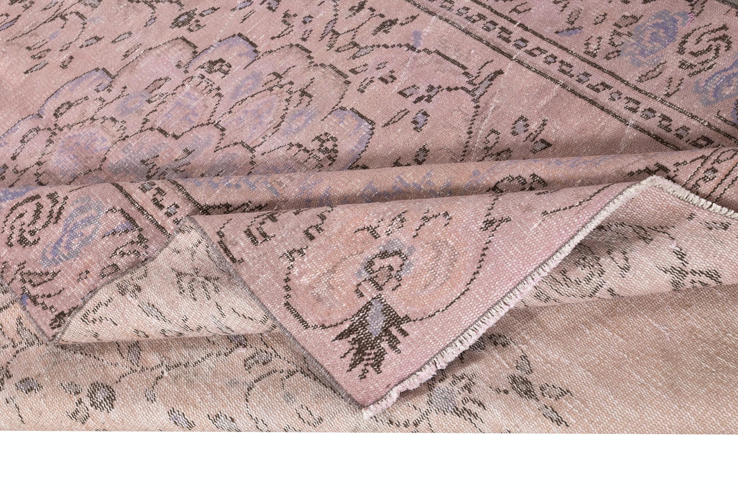 Modern 5.6x9 Ft Contemporary Handmade Low Pile Turkish Wool Area Rug in Pink Color For Sale