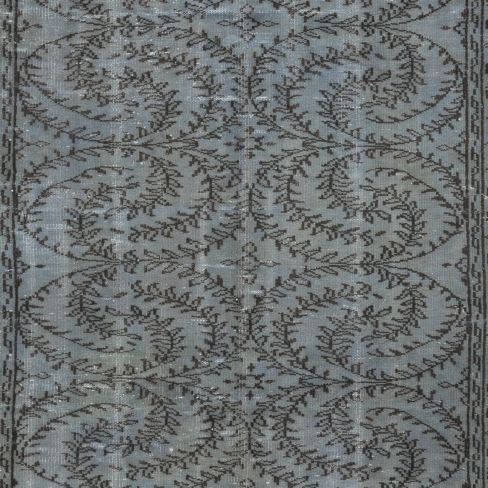 5.6x9 Ft Contemporary Handmade Turkish Wool Area Rug in Stone Blue Color In Good Condition For Sale In Spring Valley, NY