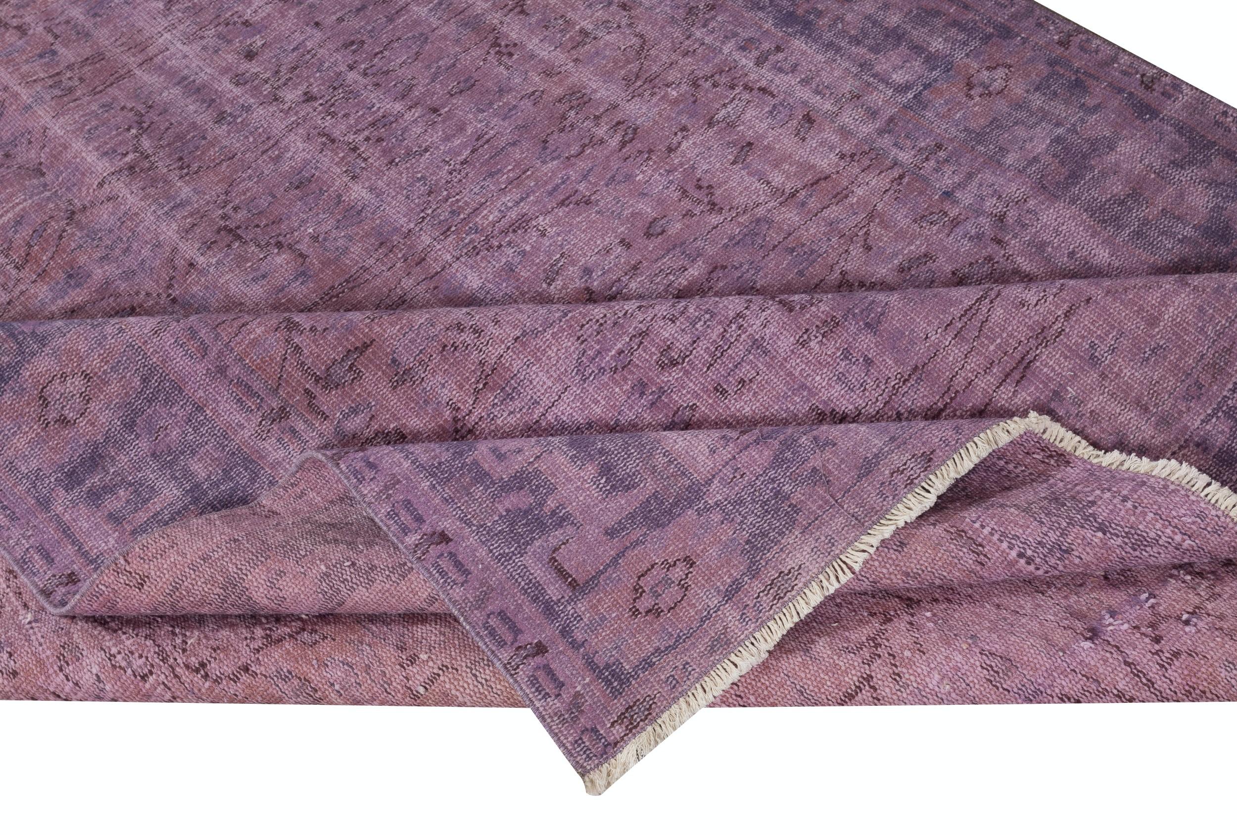 Moderno Tappeto per l'area contemporanea in lana 5.6x9 Ft di colore viola, annodato a mano in Turchia in vendita