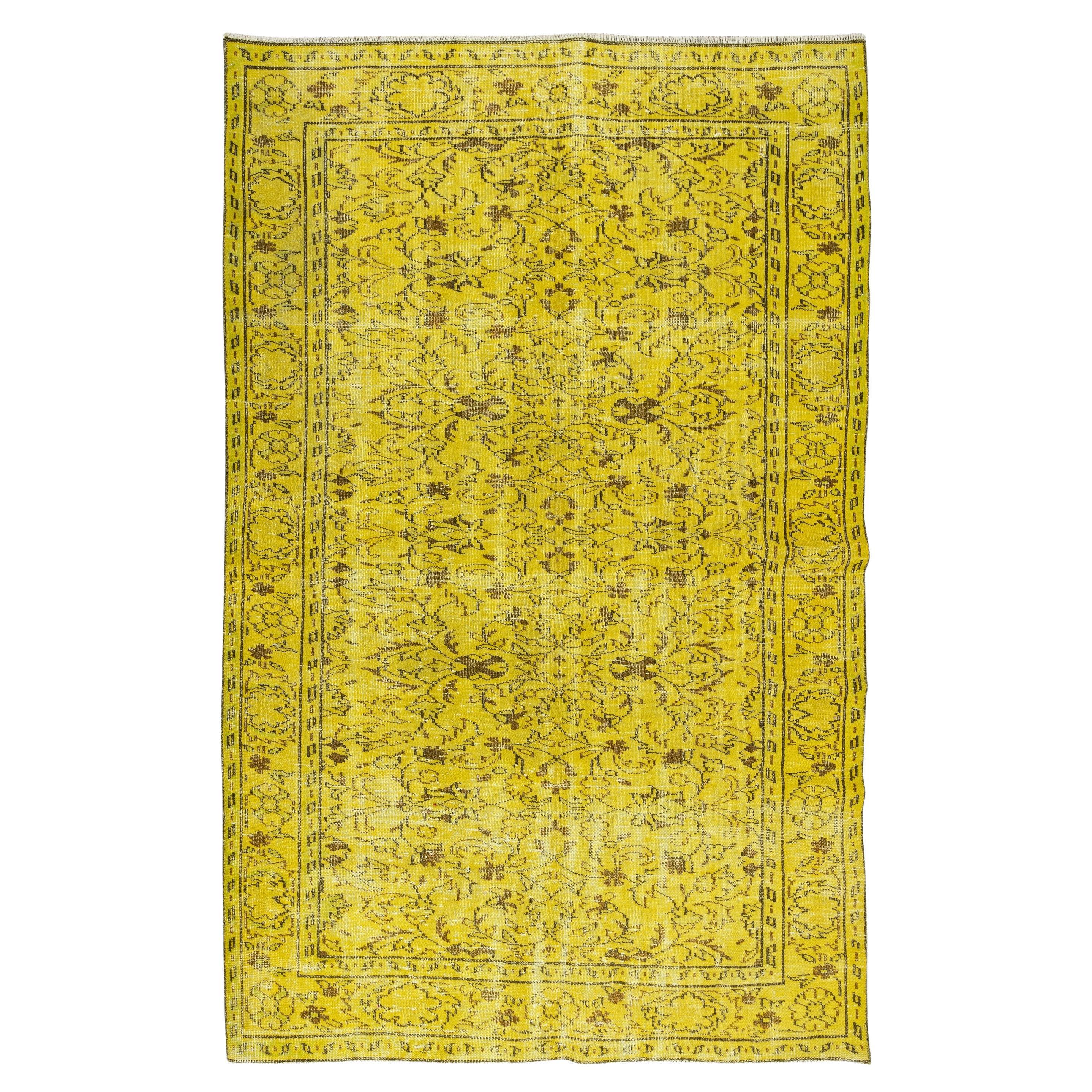 5.6x9 Ft Gelber Over-Dyed-Teppich mit Blumenmuster, türkischer handgefertigter Wollteppich, 1960er Jahre
