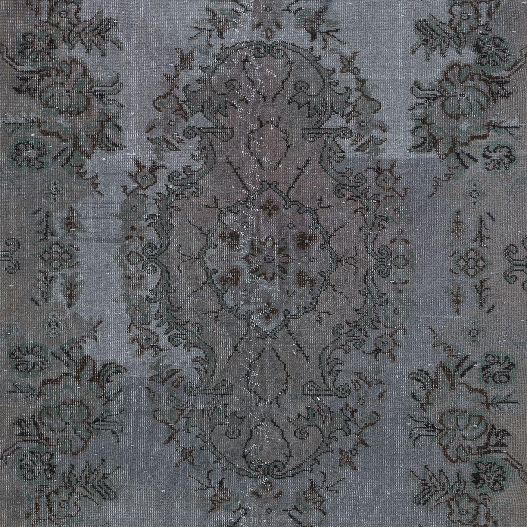 20th Century 5.6x9 Ft Hand Knotted Rug with Floral Medallion, Gray Modern Turkish Carpet For Sale