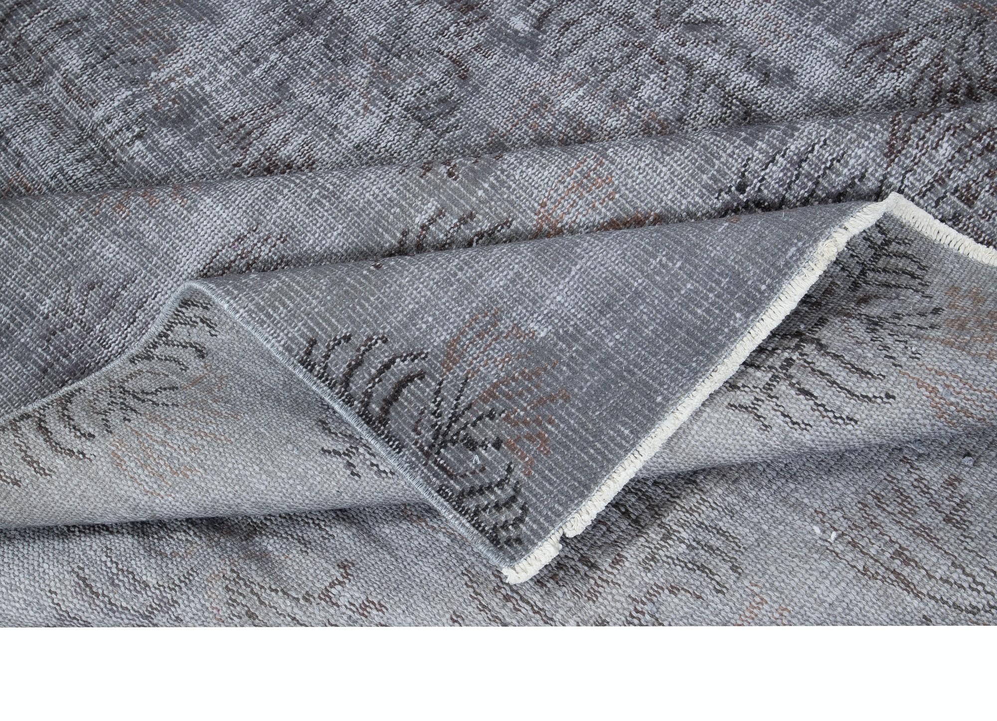 Hand-Woven 5.6x9 Ft Handmade Gray Rug for Entryway. Modern Turkish Carpet for Living Room For Sale