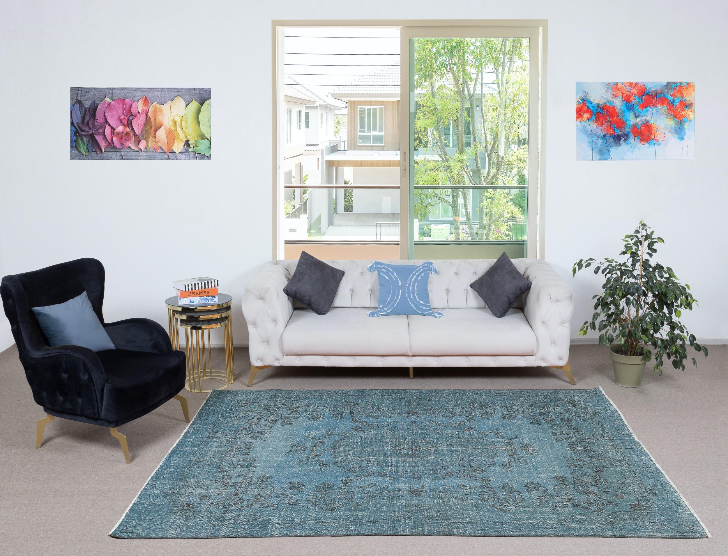 Nos tapis surteints sont tous des pièces vintage nouées à la main qui sont recréées dans notre atelier pour répondre à un plus large éventail de choix de décoration intérieure, du moderne au côtier, de l'industriel au rustique/cottage. Ces tapis