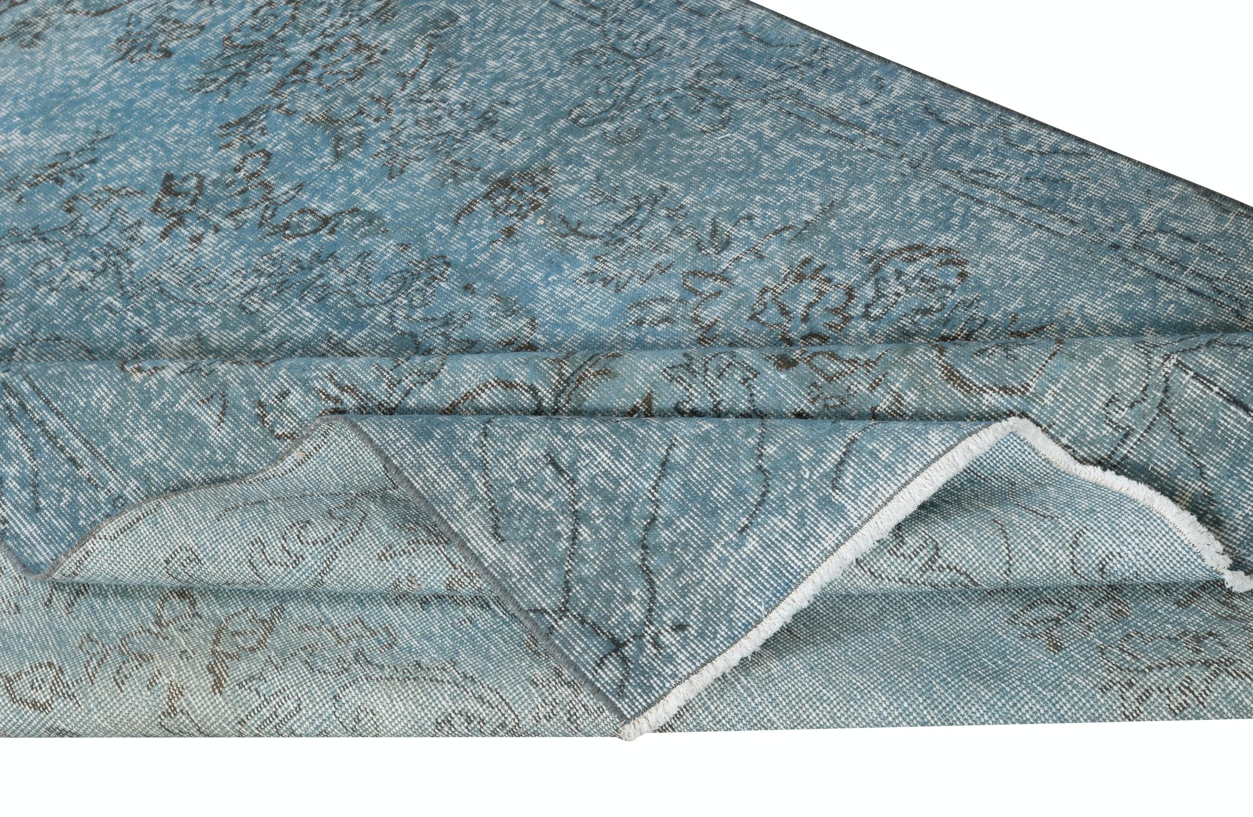 Moderne 5.6x9 Ft Light Blue Color Handmade Anti-Bacterial Turkish Wool Area Rug (Tapis de laine turque antibactérien) en vente