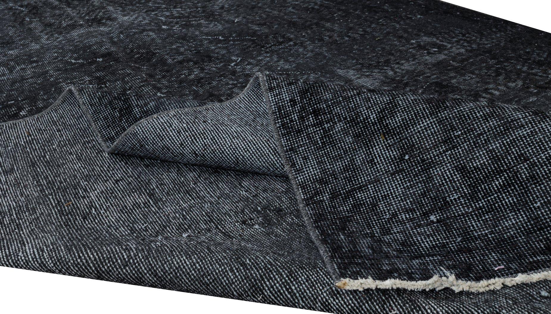 5.6x9 Ft Moderner Anatolischer Teppich in Schwarz, handgefertigt, Vintage (Türkisch) im Angebot