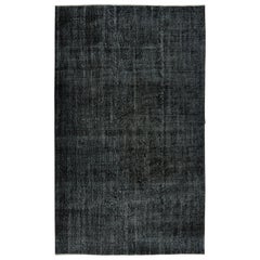 Tappeto moderno Anatolian Area Rug 5.6x9 Ft tinto in nero, tappeto vintage fatto a mano
