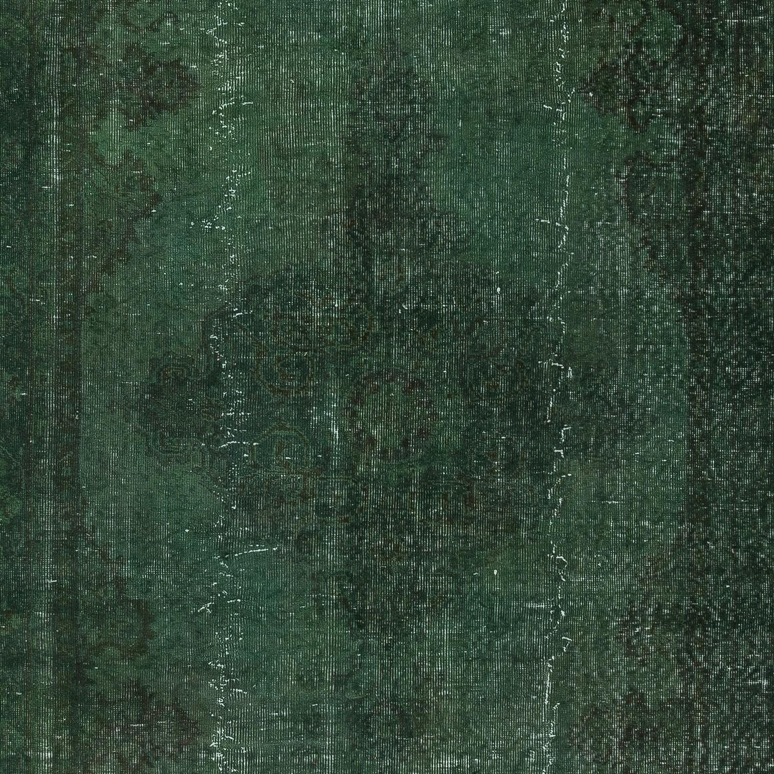 5.6x9 Ft Moderner Teppich in Dunkelgrün, handgewebt und handgeknüpft in der Türkei im Zustand „Gut“ im Angebot in Spring Valley, NY