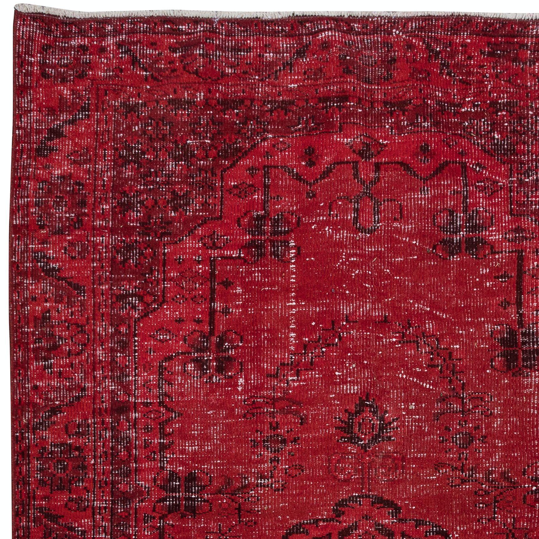5.6x9 Ft Modern & Contemporary Rug in Dark Red, Handmade Turkish Wool Carpet In Good Condition For Sale In Philadelphia, PA
