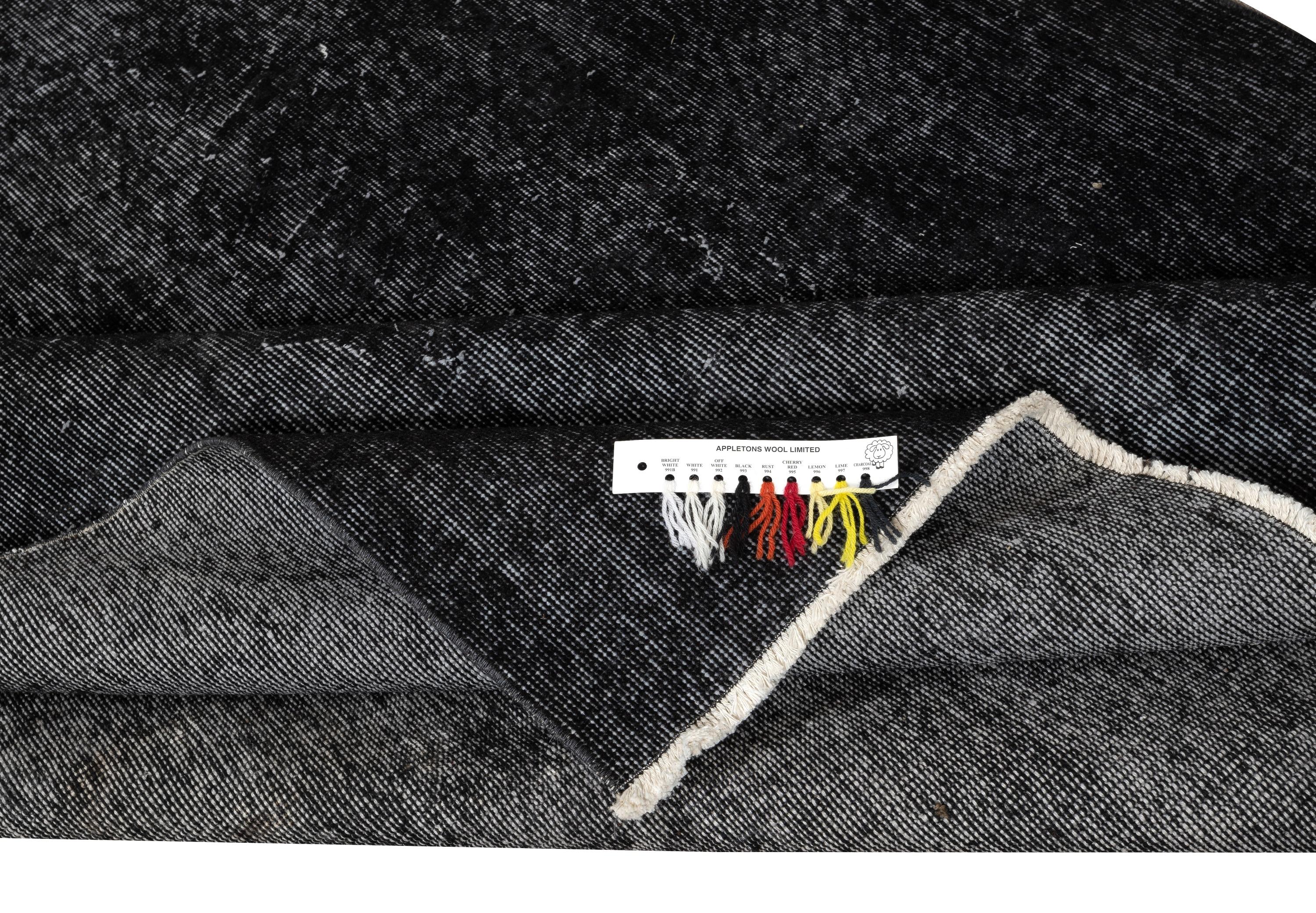 5.6x9 Ft Plain Black Overdyed Area Rug, handgeknüpft und handgewebt in der Türkei (Moderne) im Angebot