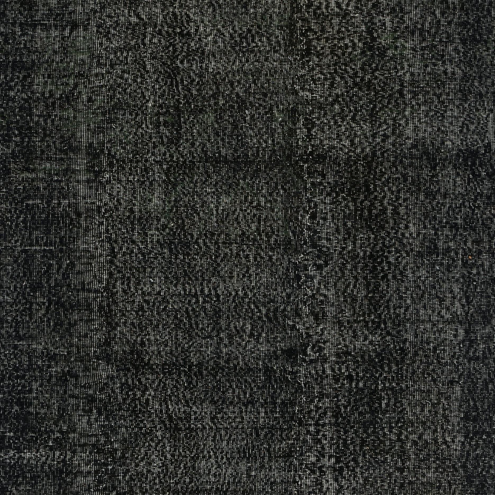 Turco Tappeto per l'area 5.6x9 Ft a tinta unita nero sovratinto, annodato e tessuto a mano in Turchia in vendita