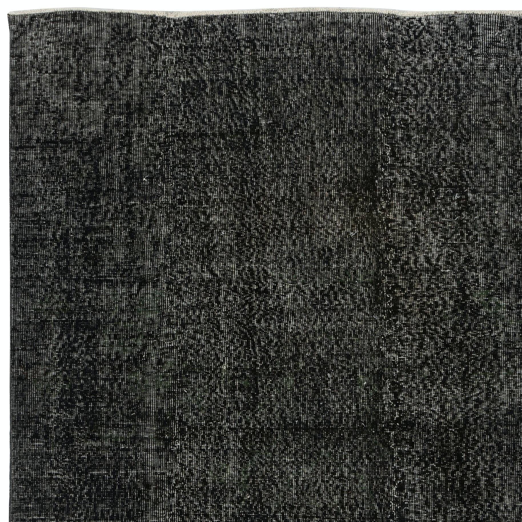 Annodato a mano Tappeto per l'area 5.6x9 Ft a tinta unita nero sovratinto, annodato e tessuto a mano in Turchia in vendita