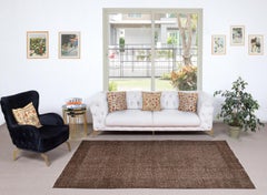 5.6x9 Ft Vintage Handmade Rug. Brauner türkischer Flächenteppich für modernes Heim und Büro