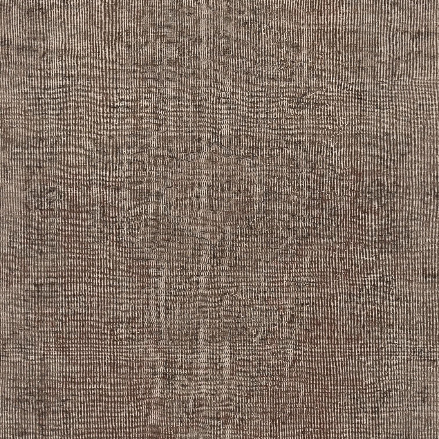 5.6x9 Ft Vintage Handgefertigter Teppich aus der Türkei. Moderner Niederflorteppich in Brown gefärbt im Zustand „Gut“ im Angebot in Spring Valley, NY
