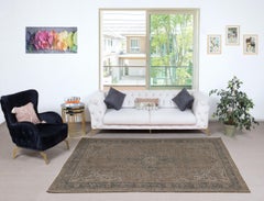 Tappeto vintage turco 5.6x9 Ft tinto in marrone per interni moderni