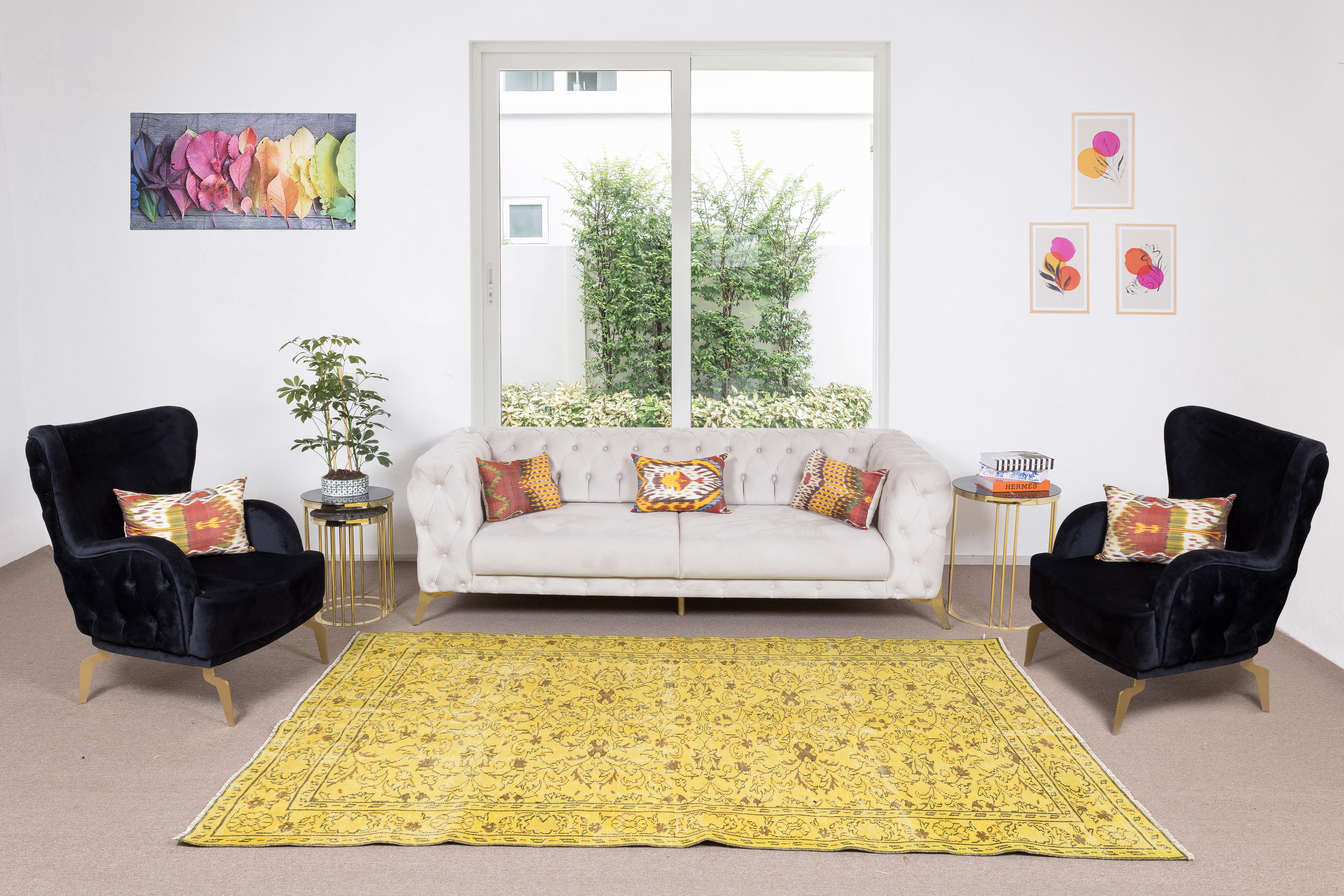 5.6x9 Ft Gelber Overdyed-Teppich mit Blumenmuster, moderner türkischer handgefertigter Wollteppich (Moderne) im Angebot