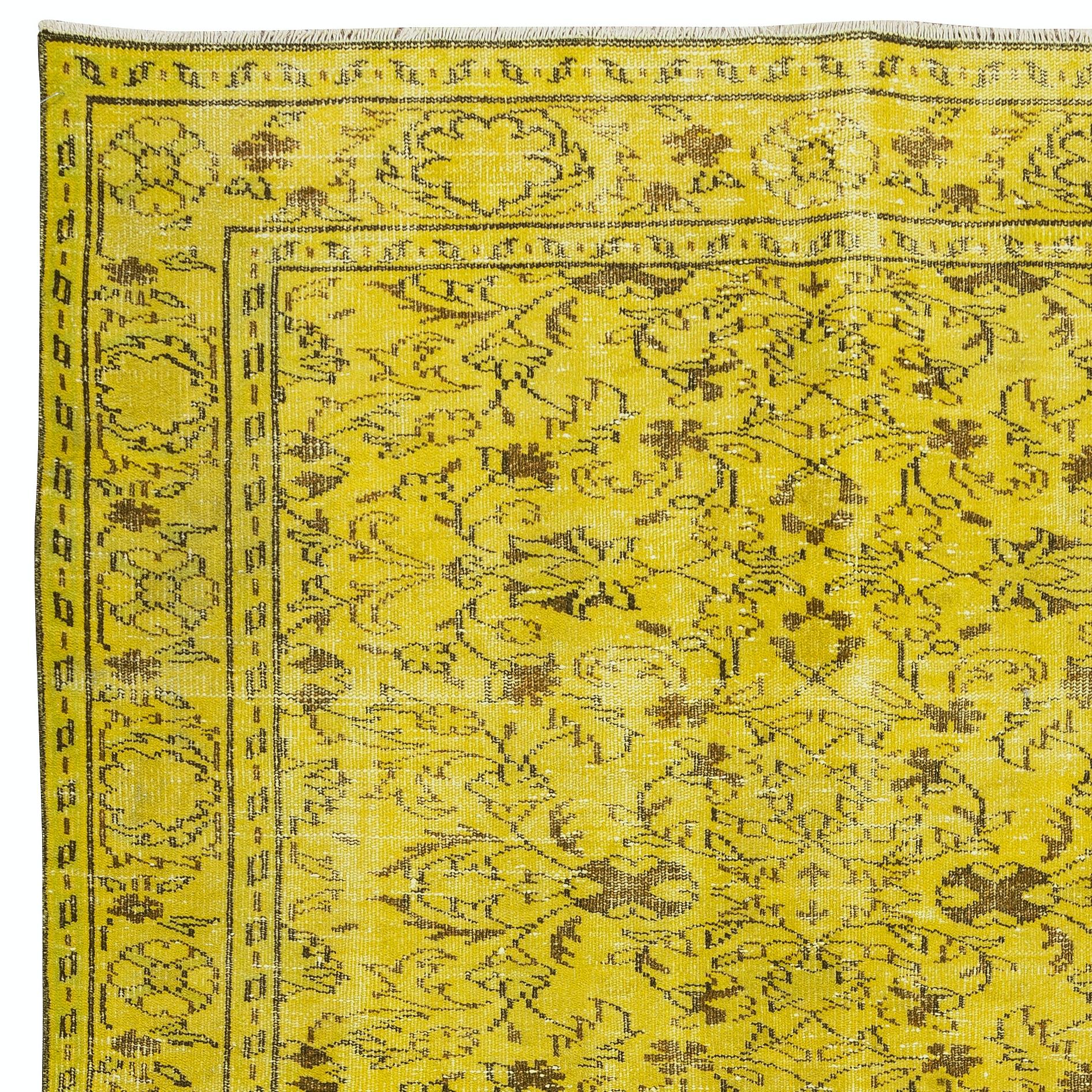 5.6x9 Ft Gelber Overdyed-Teppich mit Blumenmuster, moderner türkischer handgefertigter Wollteppich (Türkisch) im Angebot