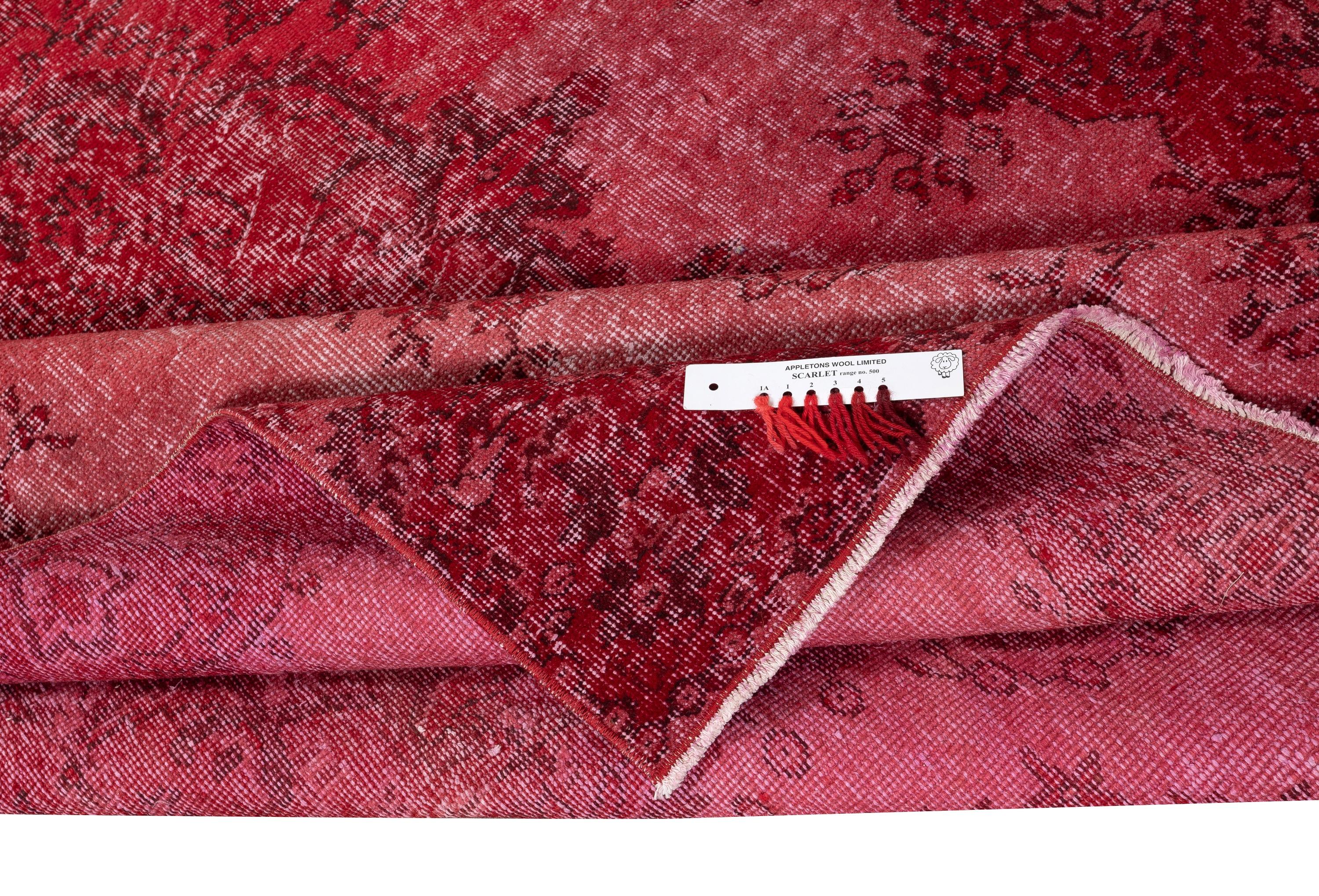 5.6x9.2 Ft Handgeknüpfter Türkischer Teppich. Vintage Overdyed Roter Flächenteppich für Innenräume (Moderne) im Angebot