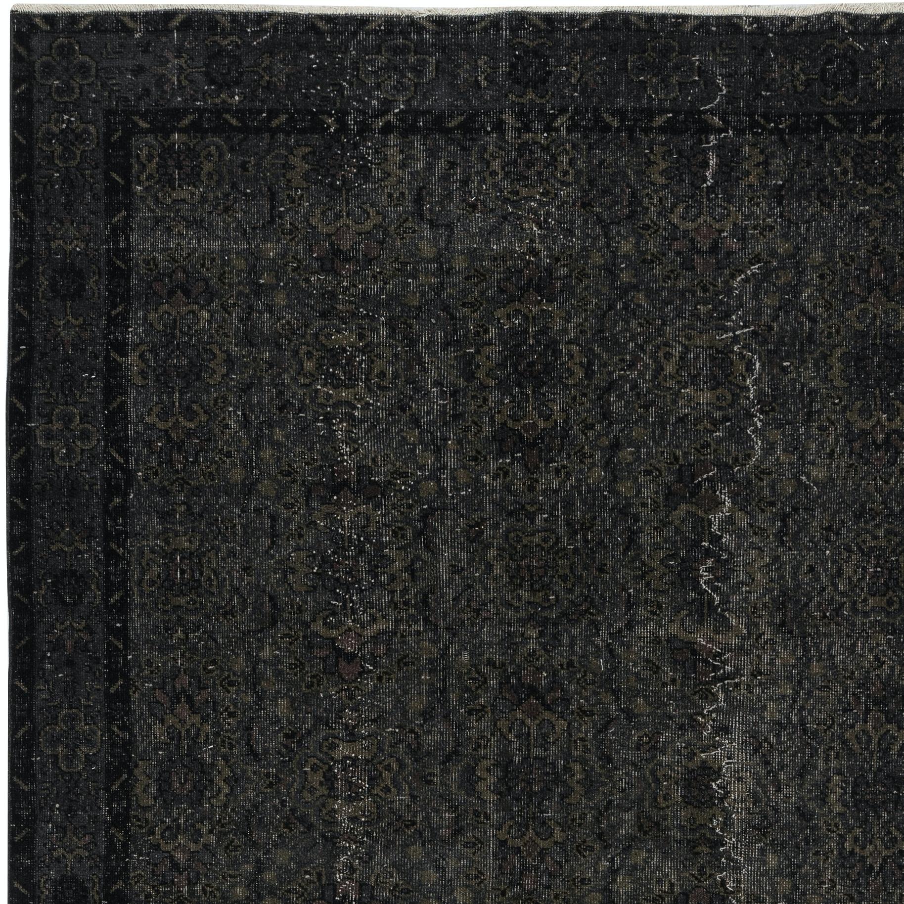 5.6x9.3 Ft Overdyed Schwarzer Teppich. Handgefertigter türkischer Vintage-Teppich für das Wohnzimmer (Handgeknüpft) im Angebot