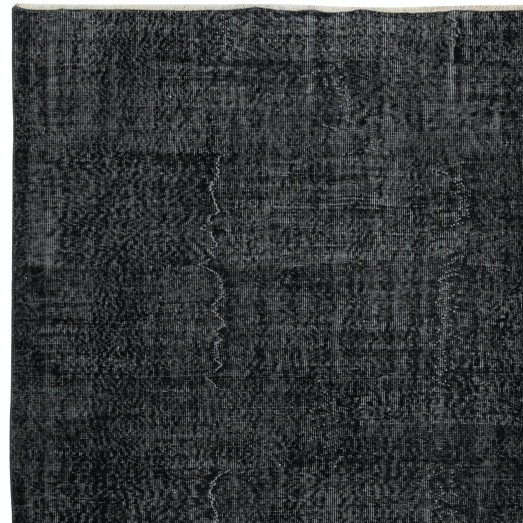 5.6x9.3 Ft Vintage Handmade Rug. Schwarzer türkischer Teppich für modernes Heim und Büro (Handgeknüpft) im Angebot