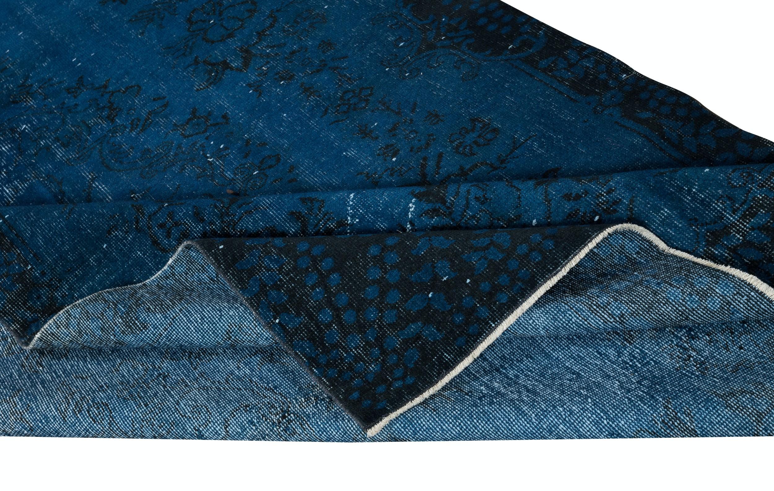 Moderne 5.6x9.4 Ft Handmade Vintage Wool Area Rug teed in Dark Blue 4 Modern Interiors en vente