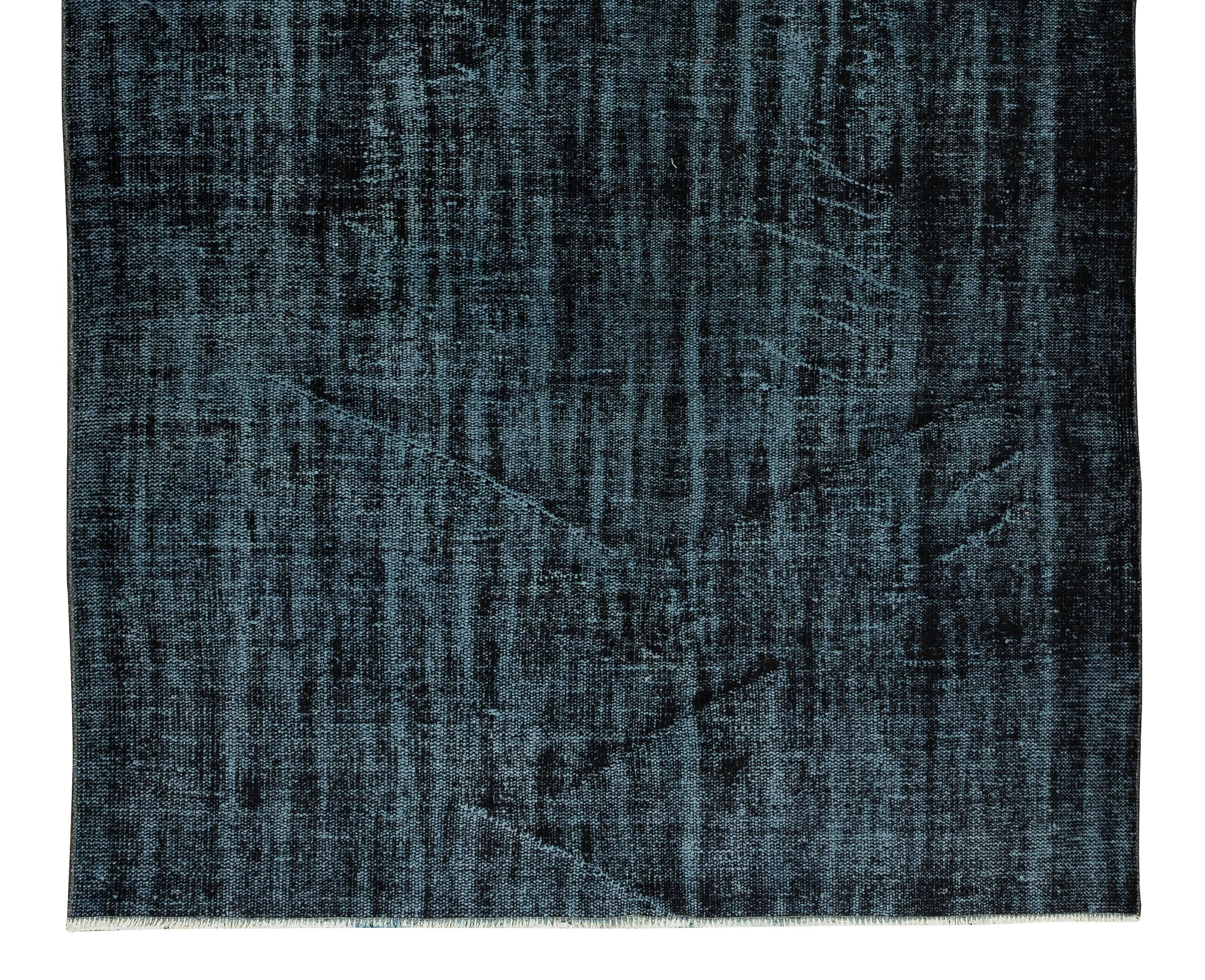 Alfombra moderna de Anatolia teñida de negro, alfombra vintage hecha a mano Anudado a mano en venta