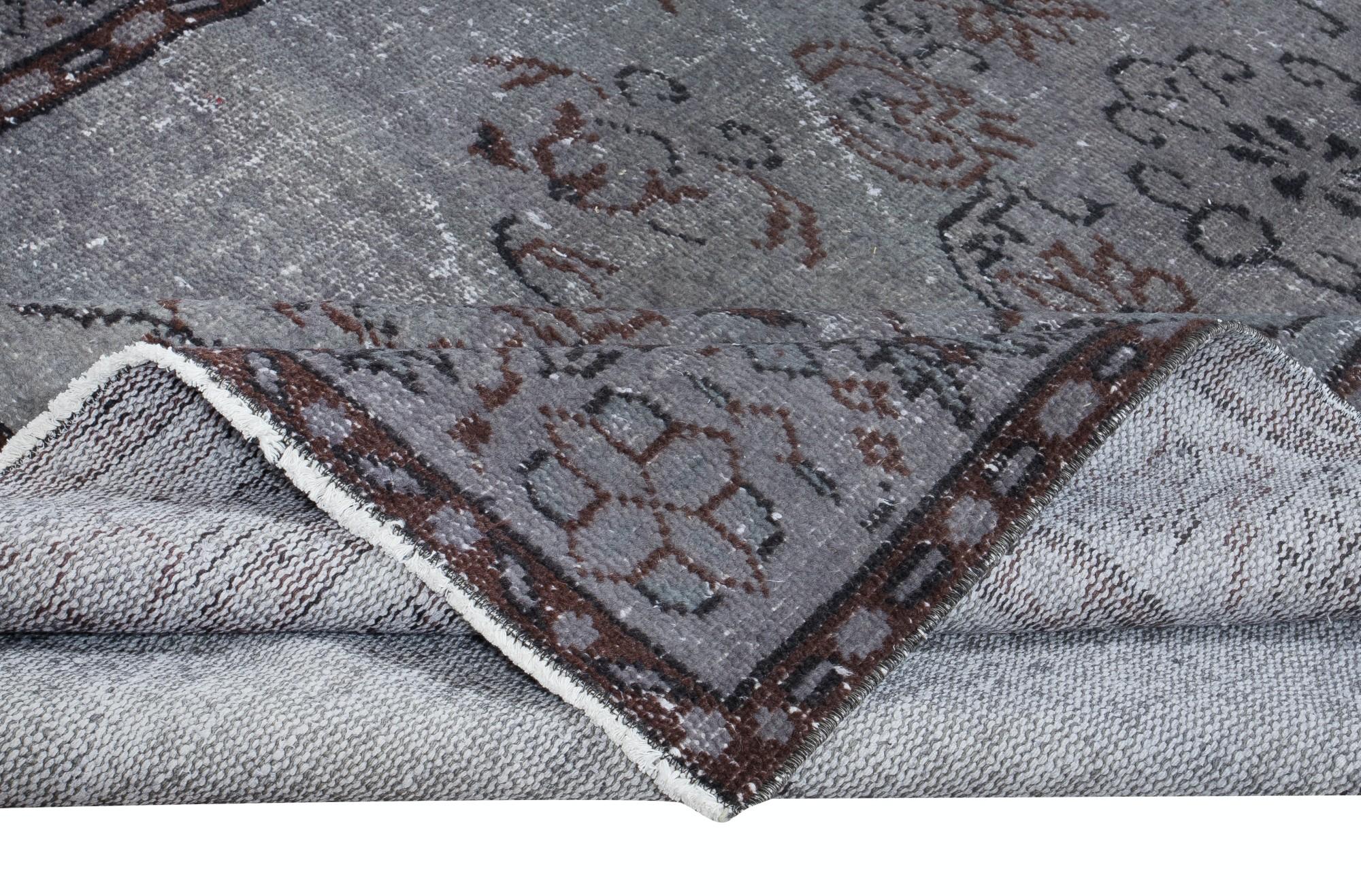 Hand-Woven 5.6x9.4 Ft Modern Gray Handmade Area Rug, Turkish Carpet with Medallion Design For Sale