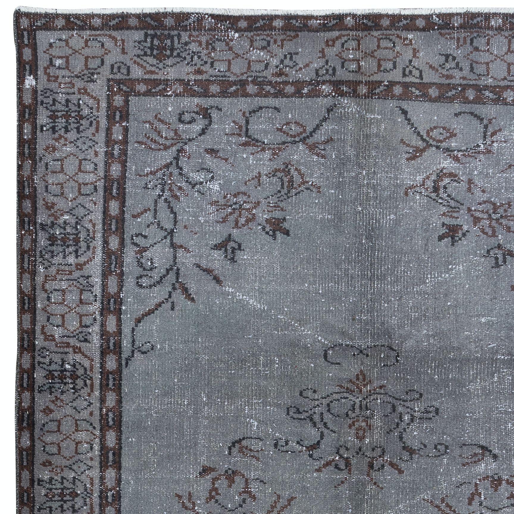 5.6x9.4 Ft Modern Gray Handmade Area Rug, Turkish Carpet with Medallion Design In Good Condition For Sale In Philadelphia, PA