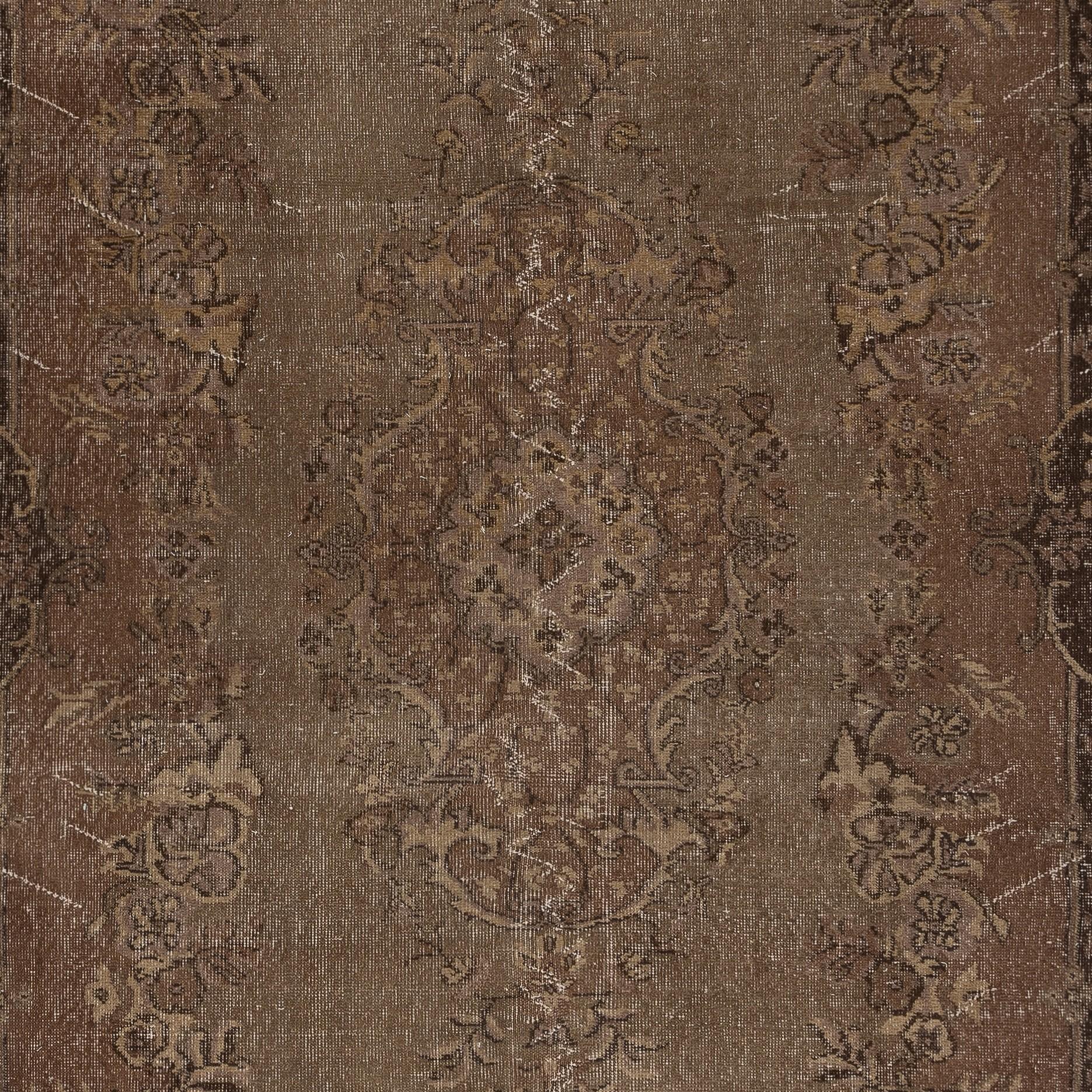 5.6x9.4 Ft Vintage Rug Redyed in Braun für moderne Interieurs. Handgefertigt in der Türkei (Türkisch) im Angebot