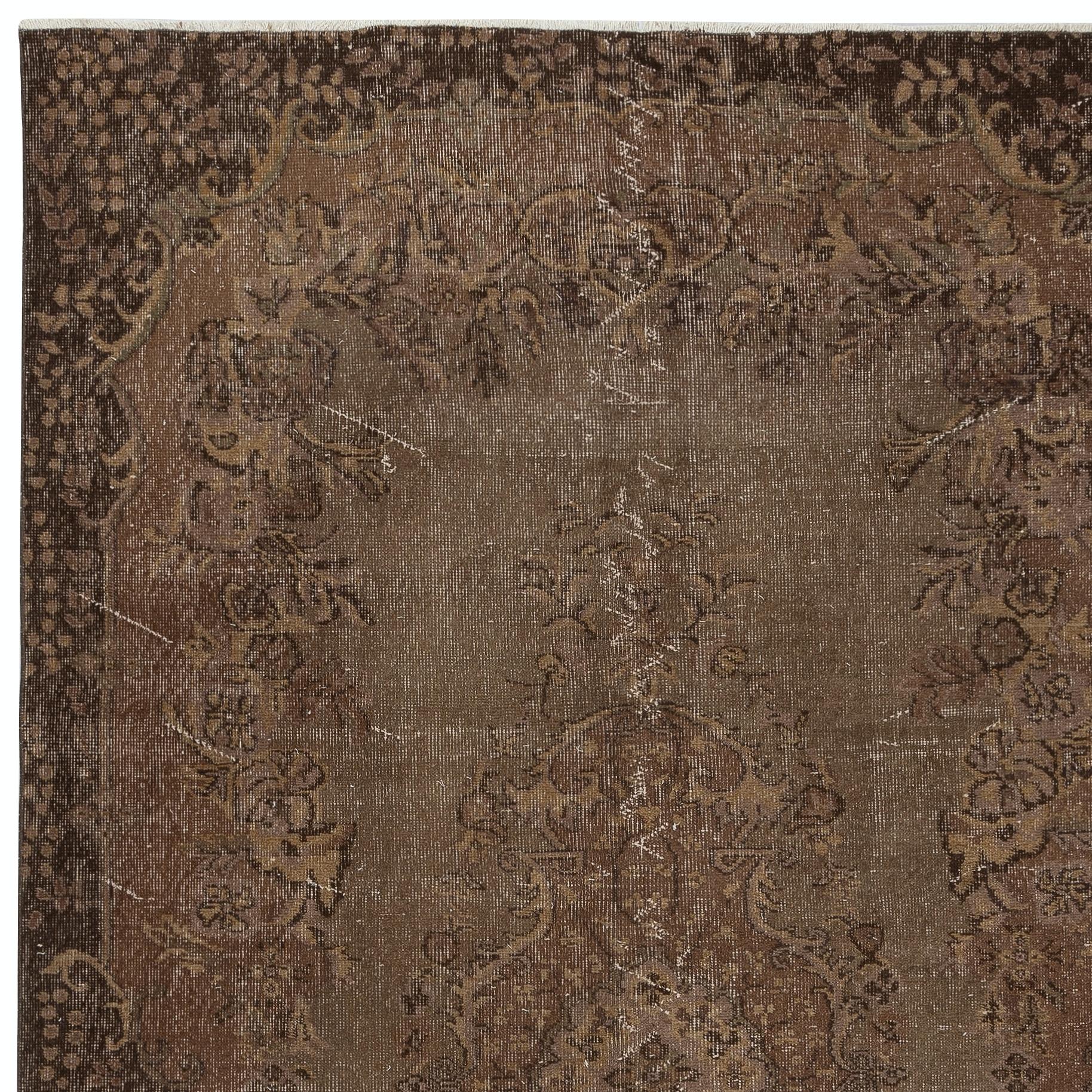 5.6x9.4 Ft Vintage Rug Redyed in Braun für moderne Interieurs. Handgefertigt in der Türkei (Handgeknüpft) im Angebot