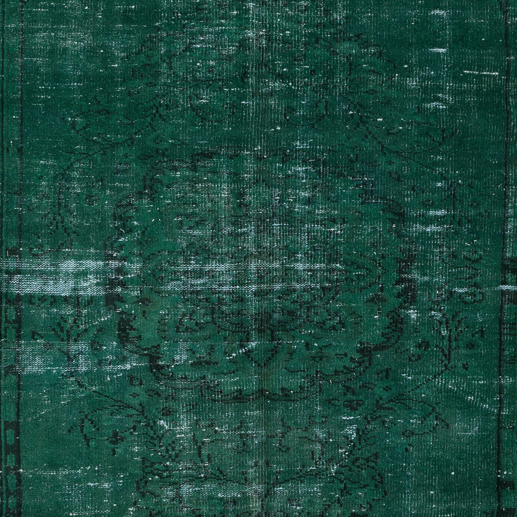 5.6x9.5 Ft Handmade Forest Green Area Rug, Modern Medallion Design Carpet In Good Condition For Sale In Philadelphia, PA