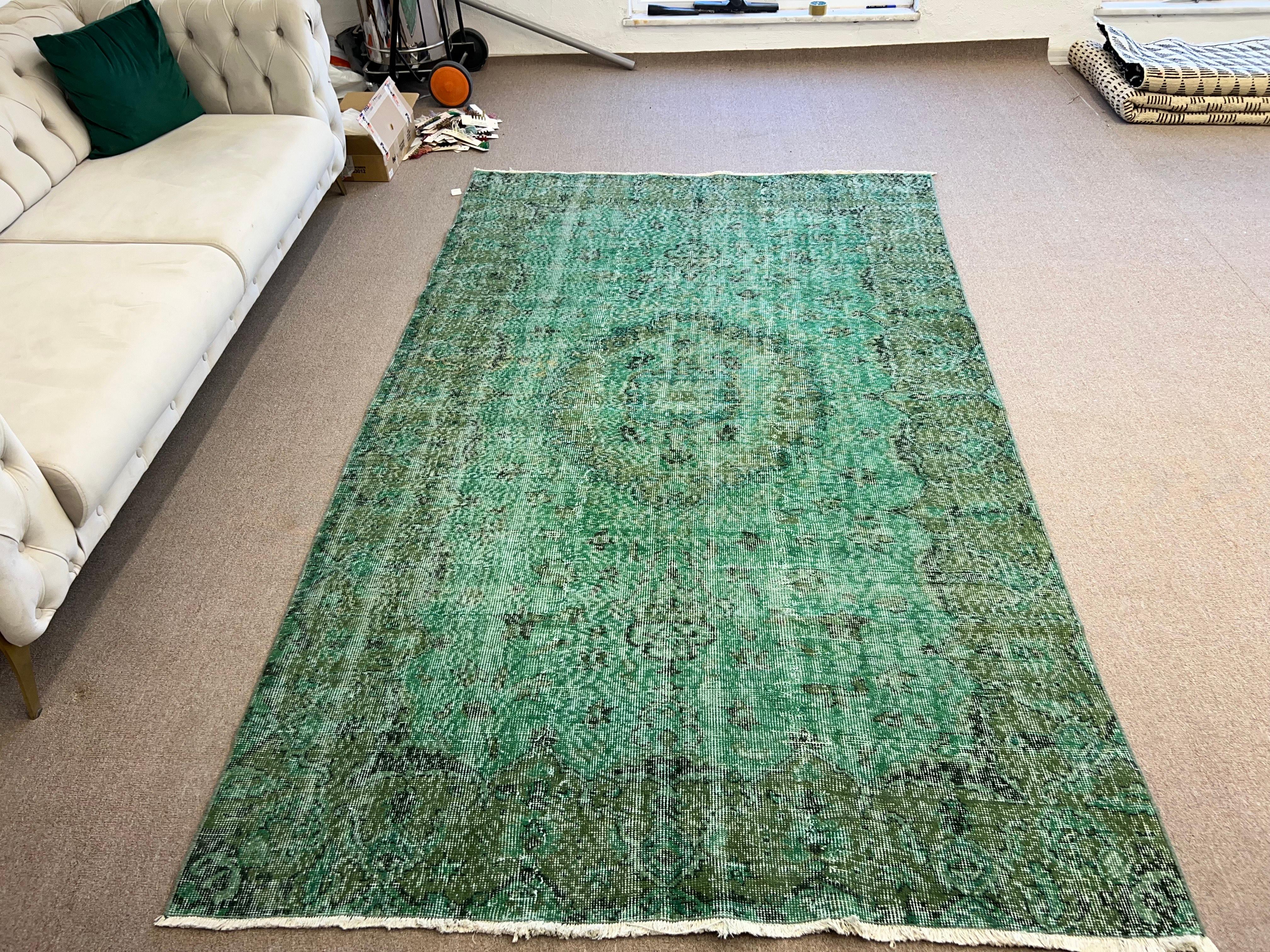 5.6x9.5 Ft Handmade Vintage Turkish Rug Over-Dyed in Green for Modern Interiors For Sale 5