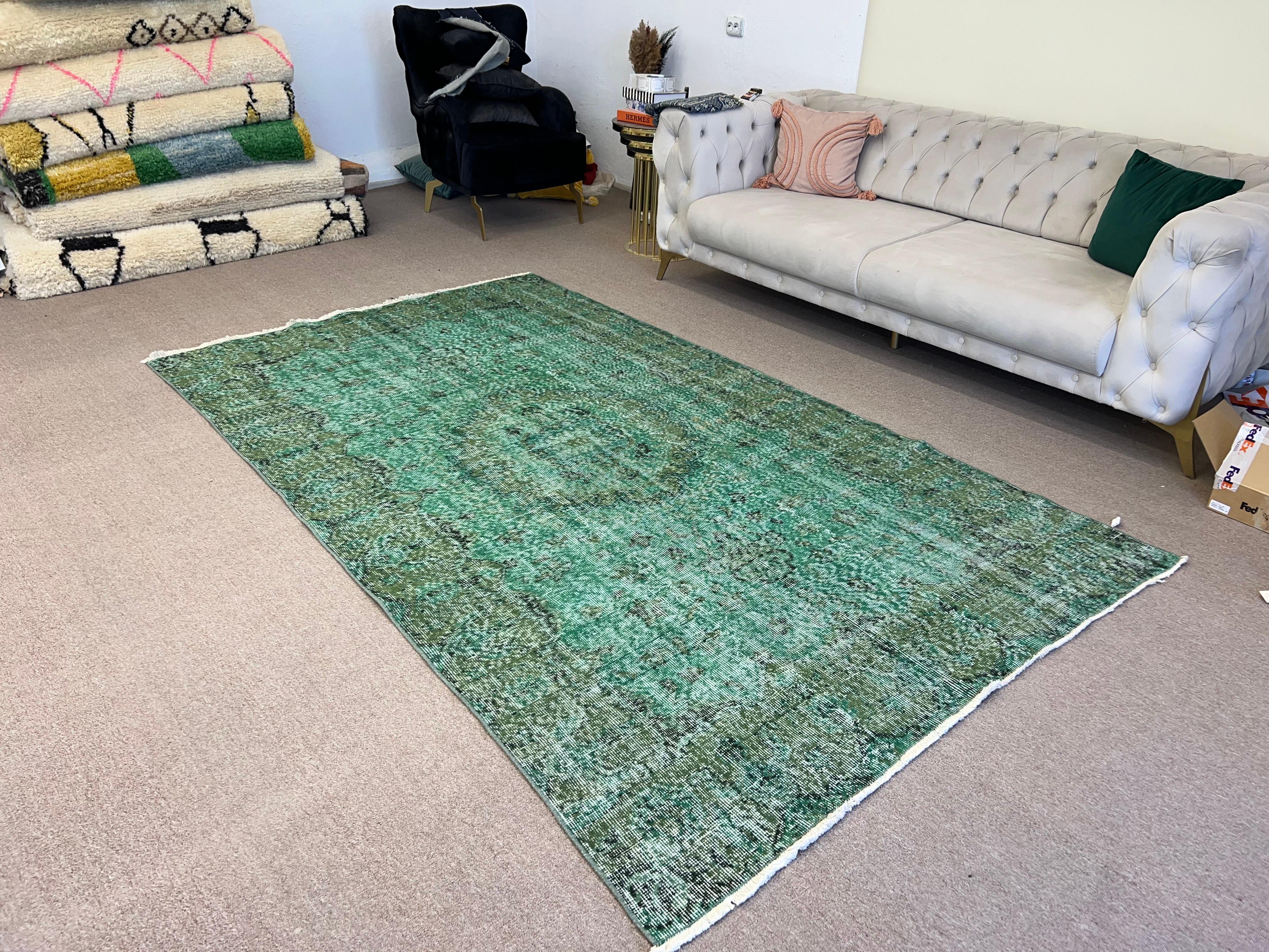 5.6x9.5 Ft Handmade Vintage Turkish Rug Over-Dyed in Green for Modern Interiors For Sale 6