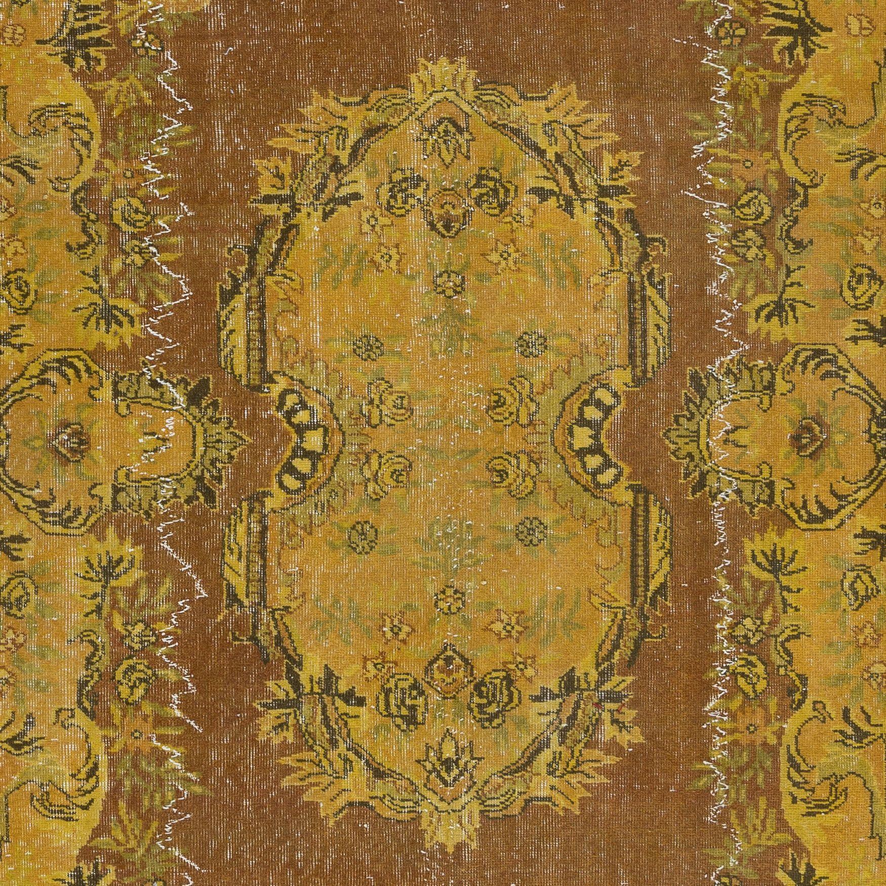 Moderno Tappeto turco fatto a mano 5.6x9.5 Ft, giallo ruggine e ambra per ambienti contemporanei in vendita