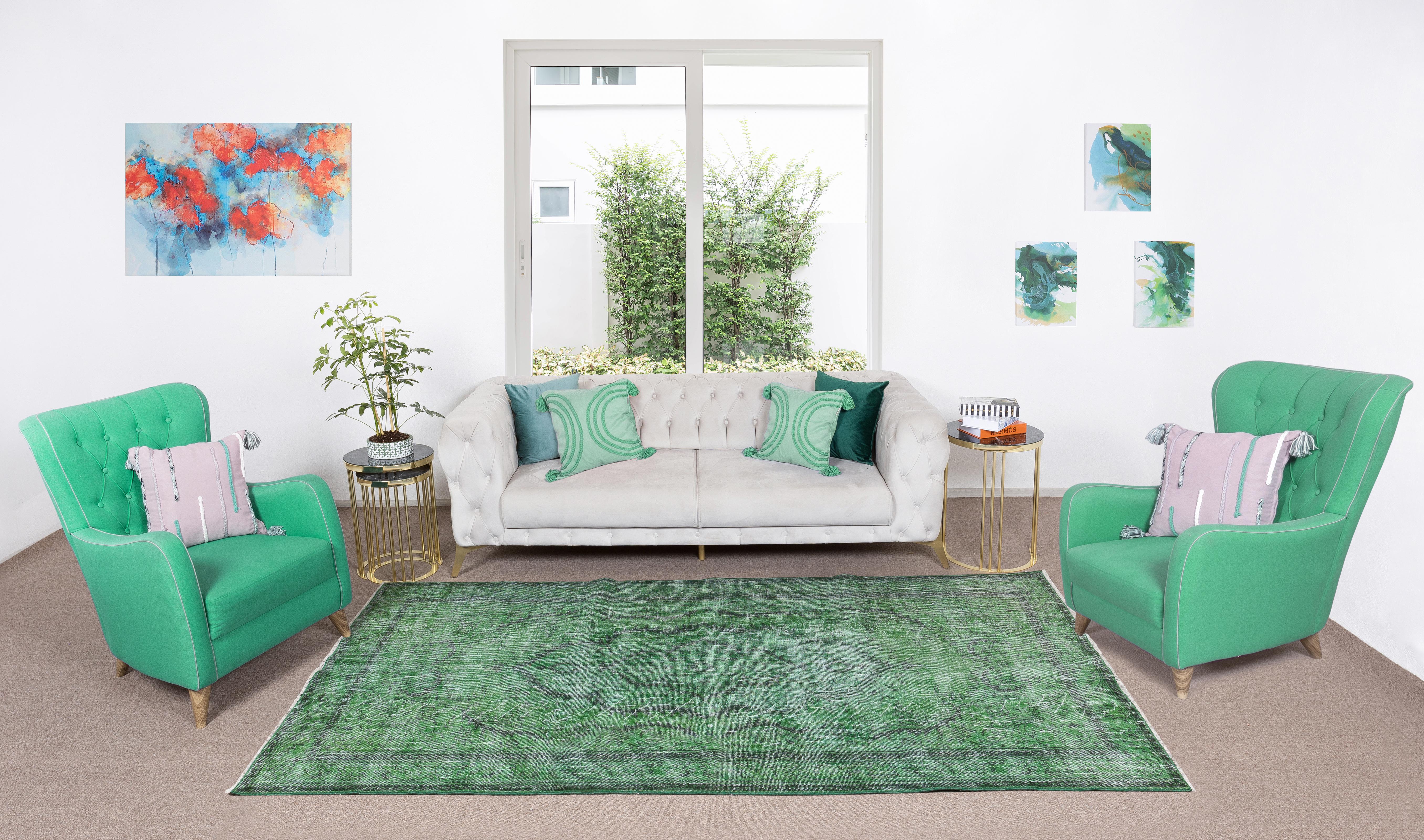 Tessuto a mano Tappeto Vintage Distressed 5.6x9.6 Ft fatto a mano tinto di verde per interni moderni in vendita