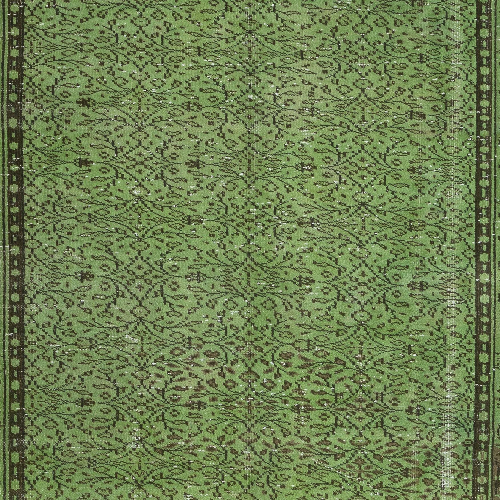 5.6x9.6 Ft Handmade Turkish Area Rug in Green, Contemporary Floral Carpet In Good Condition For Sale In Philadelphia, PA