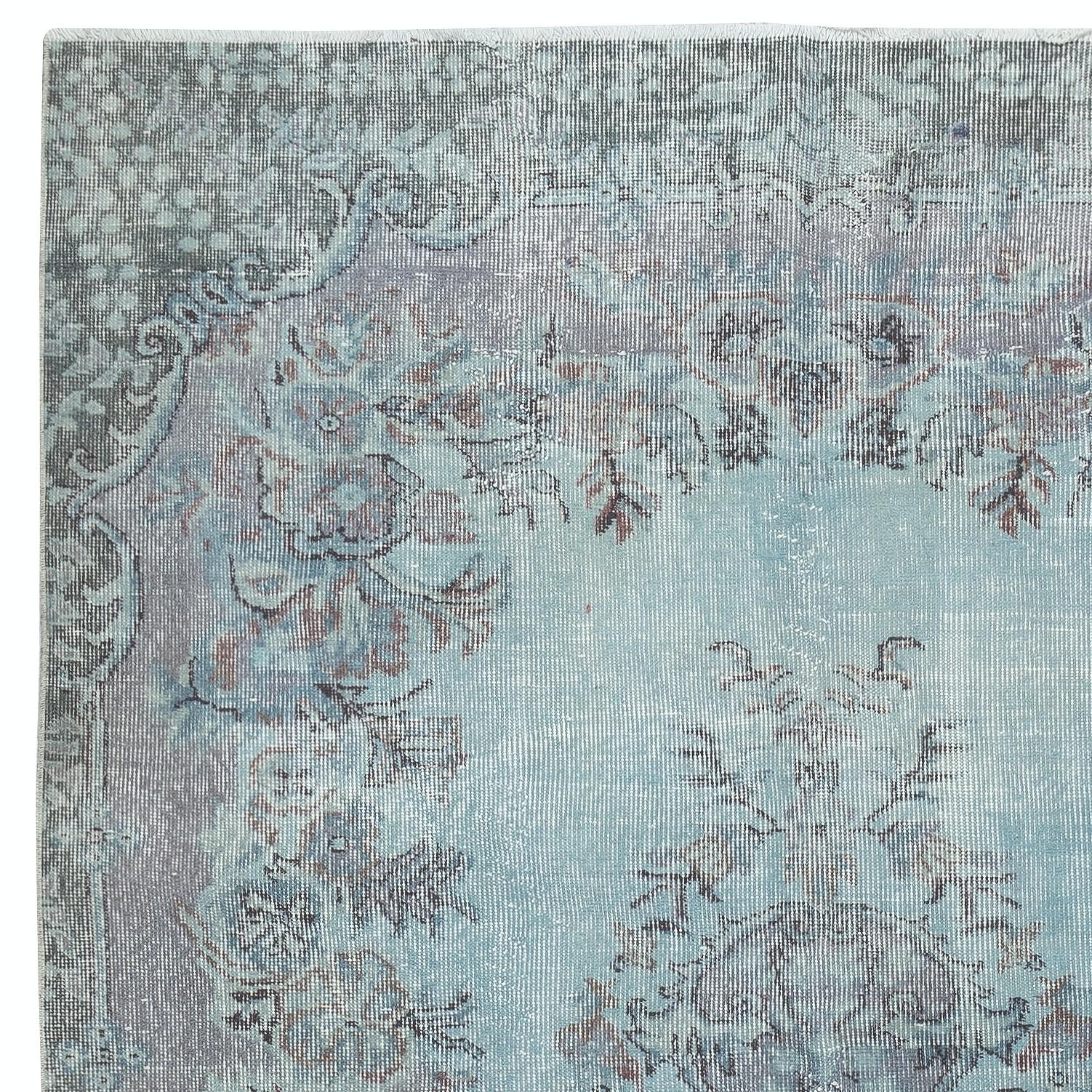 5.6x9.6 Ft Hellblauer handgefertigter Teppich aus türkischer Wolle für moderne Inneneinrichtung (Türkisch) im Angebot