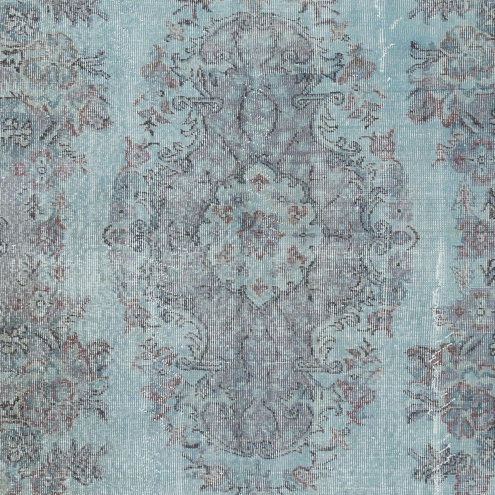 5.6x9.6 Ft Hellblauer handgefertigter Teppich aus türkischer Wolle für moderne Inneneinrichtung (Handgeknüpft) im Angebot