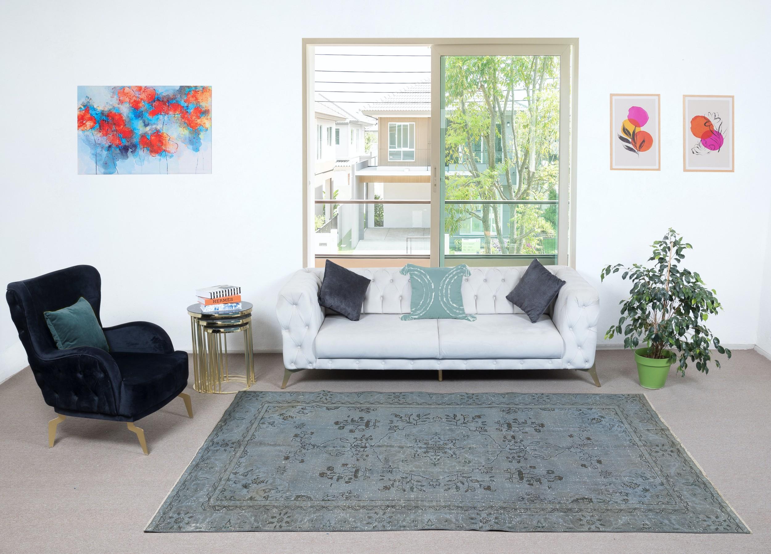 Nos tapis surteints sont tous des pièces vintage nouées à la main qui sont recréées dans notre atelier pour répondre à un plus large éventail de choix de décoration intérieure, du moderne au côtier, de l'industriel au rustique/cottage. Ces tapis