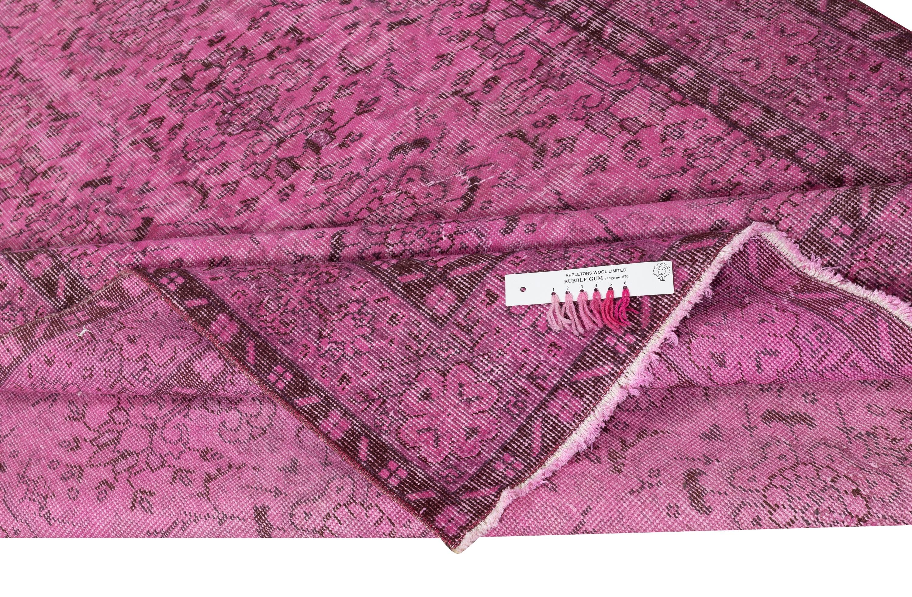 5.6x9.7 Ft Modern Rosa Türkisch Teppich. Vintage Handmade Wool Area Rug (Moderne) im Angebot