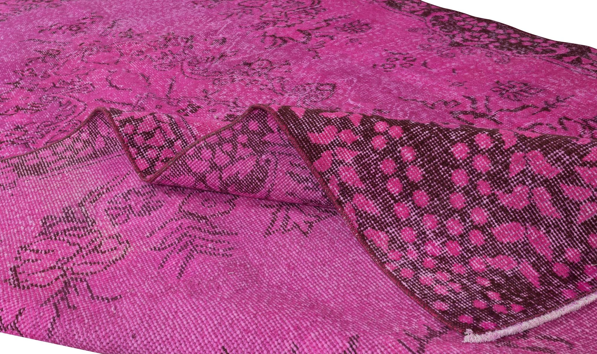 Modern 5.6x9.8 Ft Contemporary Handmade Turkish Area Rug in Pink with Medallion Design For Sale