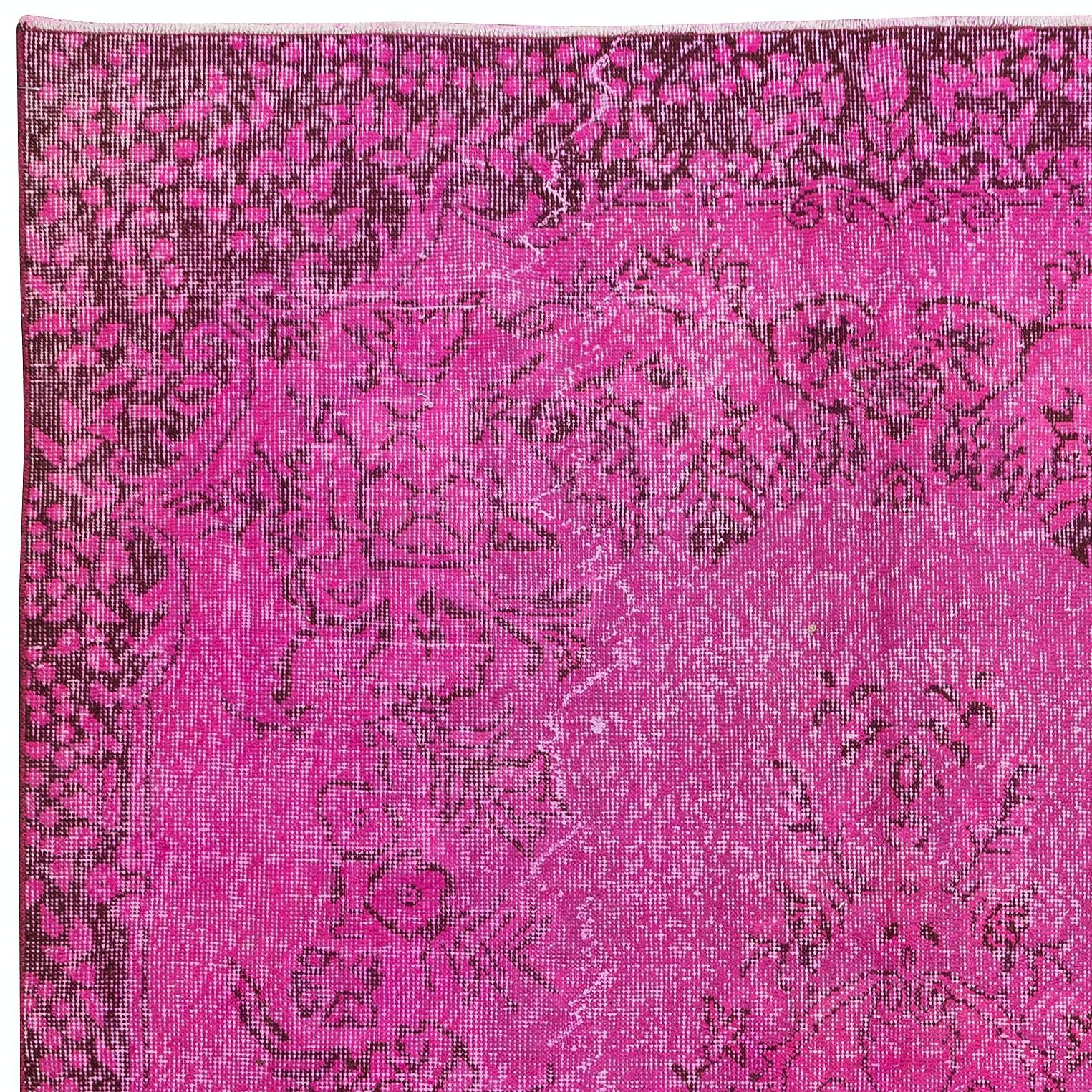Hand-Woven 5.6x9.8 Ft Contemporary Handmade Turkish Area Rug in Pink with Medallion Design For Sale