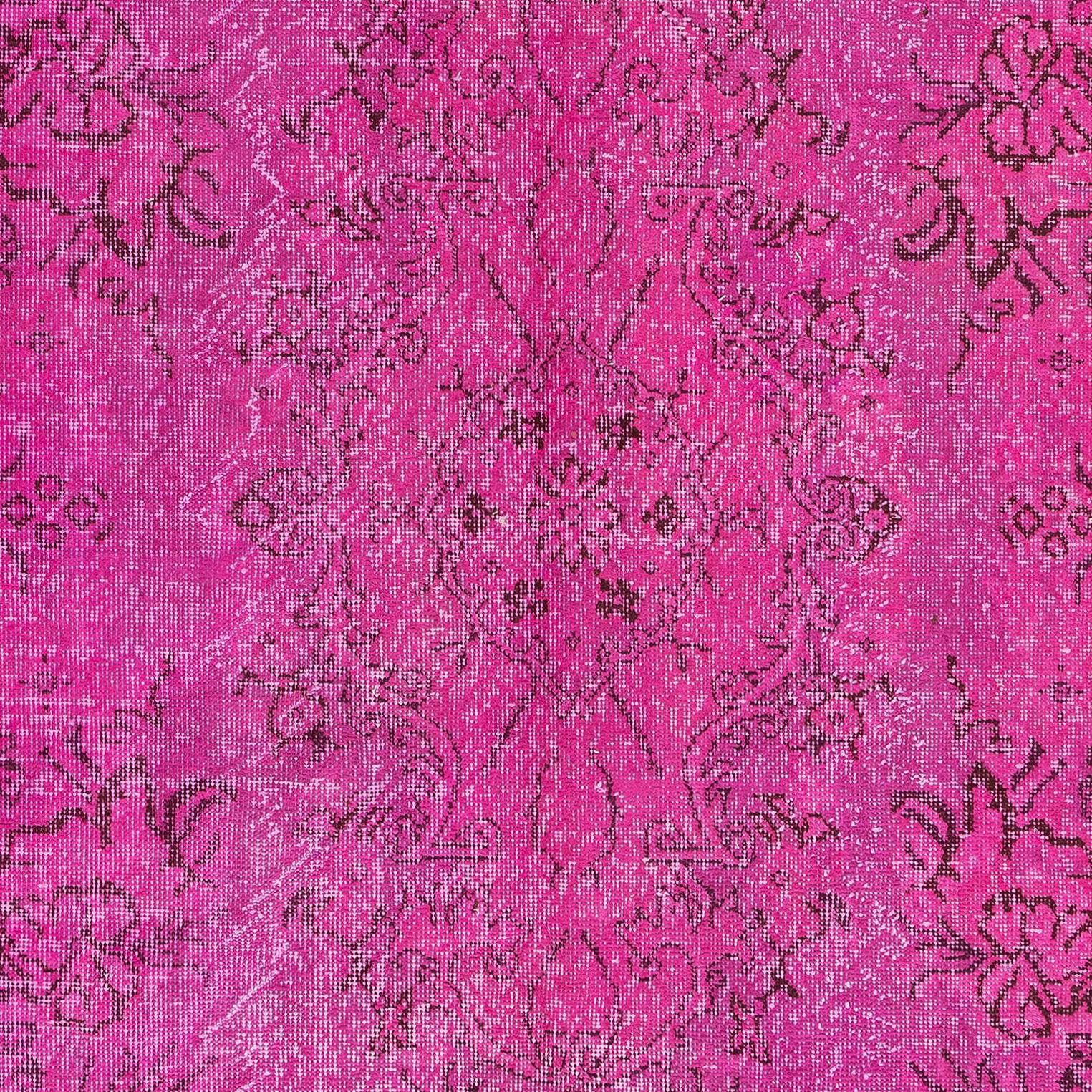 5.6x9.8 Ft Contemporary Handmade Turkish Area Rug in Pink with Medallion Design In Good Condition For Sale In Spring Valley, NY