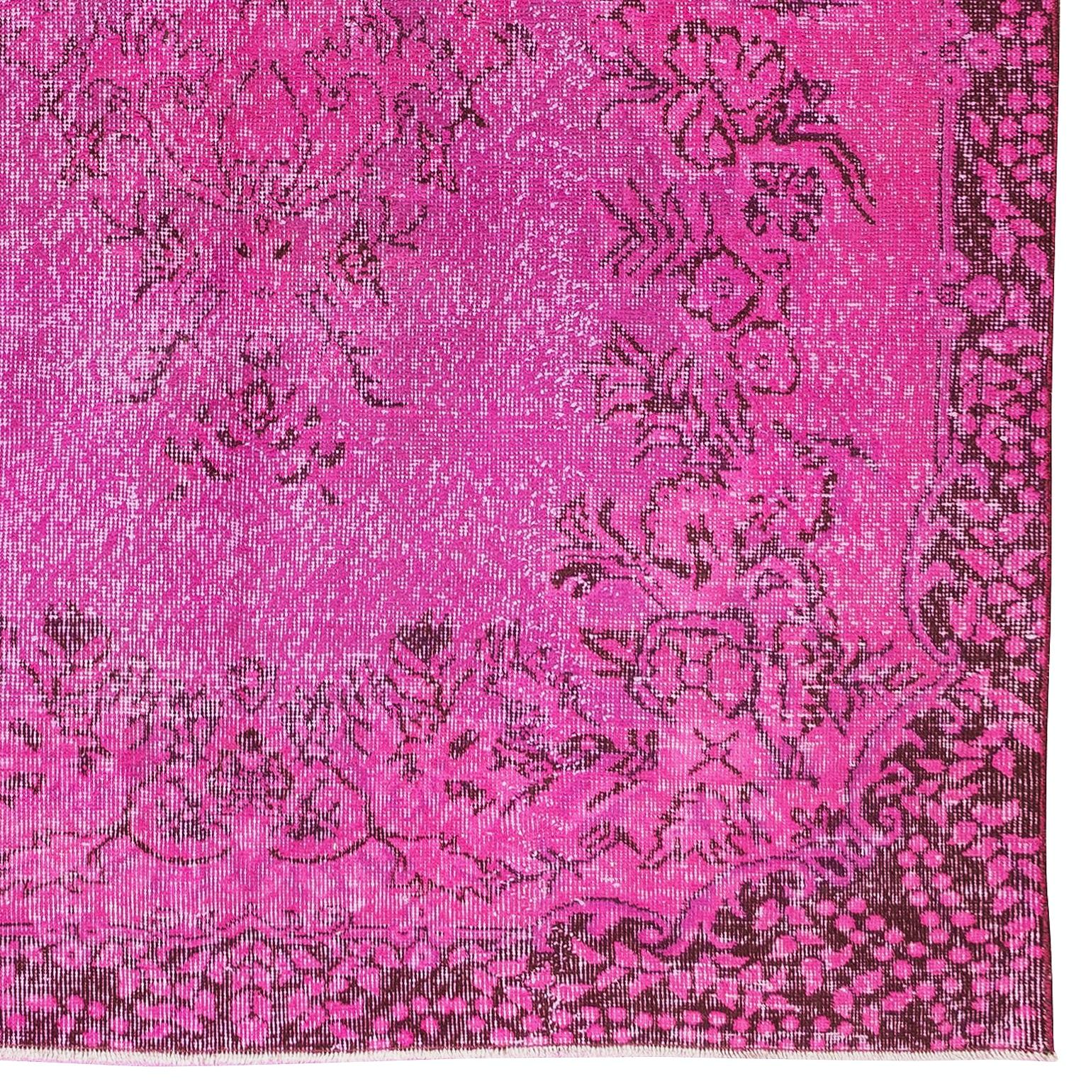 20th Century 5.6x9.8 Ft Contemporary Handmade Turkish Area Rug in Pink with Medallion Design For Sale