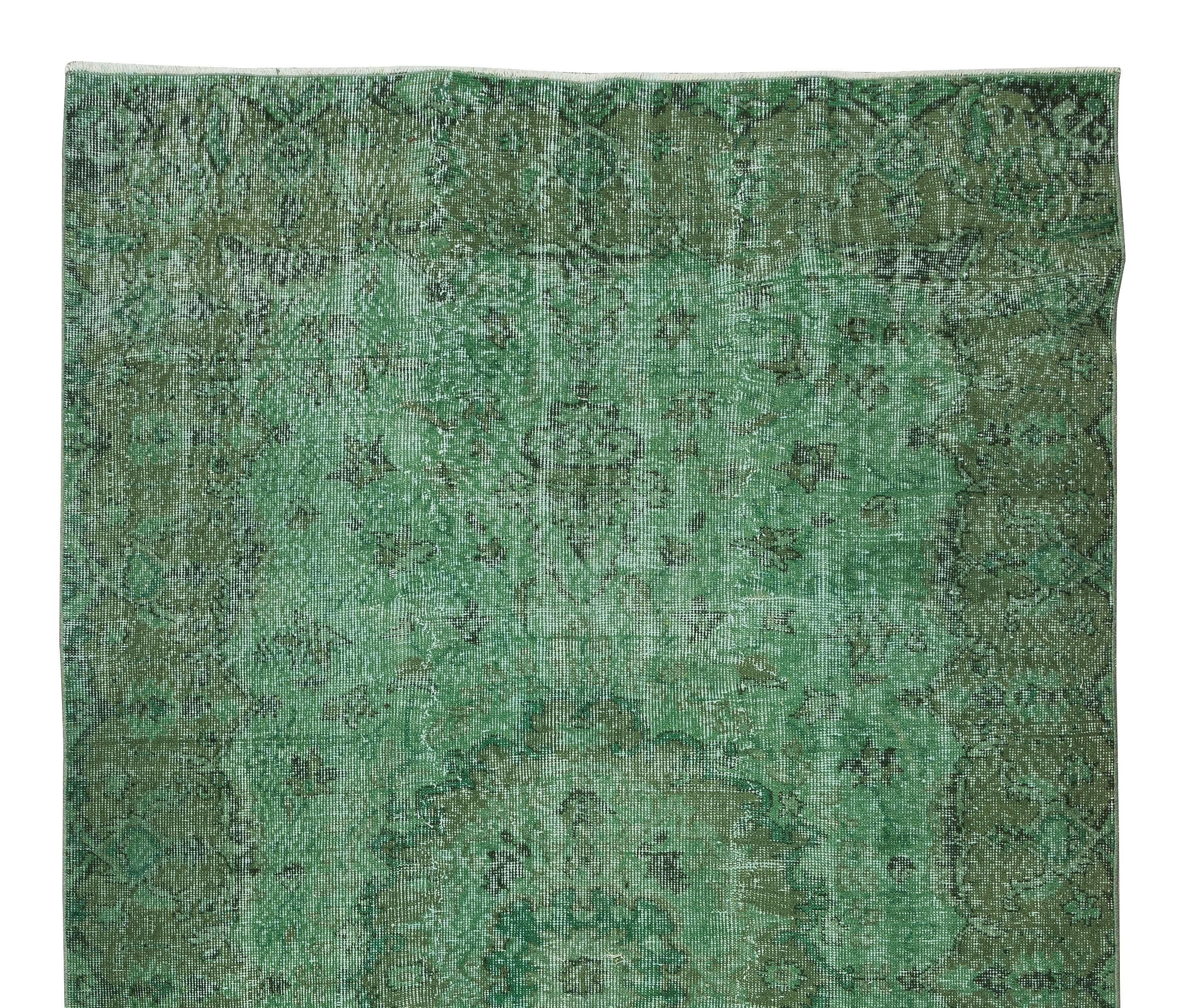 5.6x9,8 Ft Handgefertigter trkischer Vintage-Teppich in Grn, berzogen fr Modern Interiors (Türkisch) im Angebot