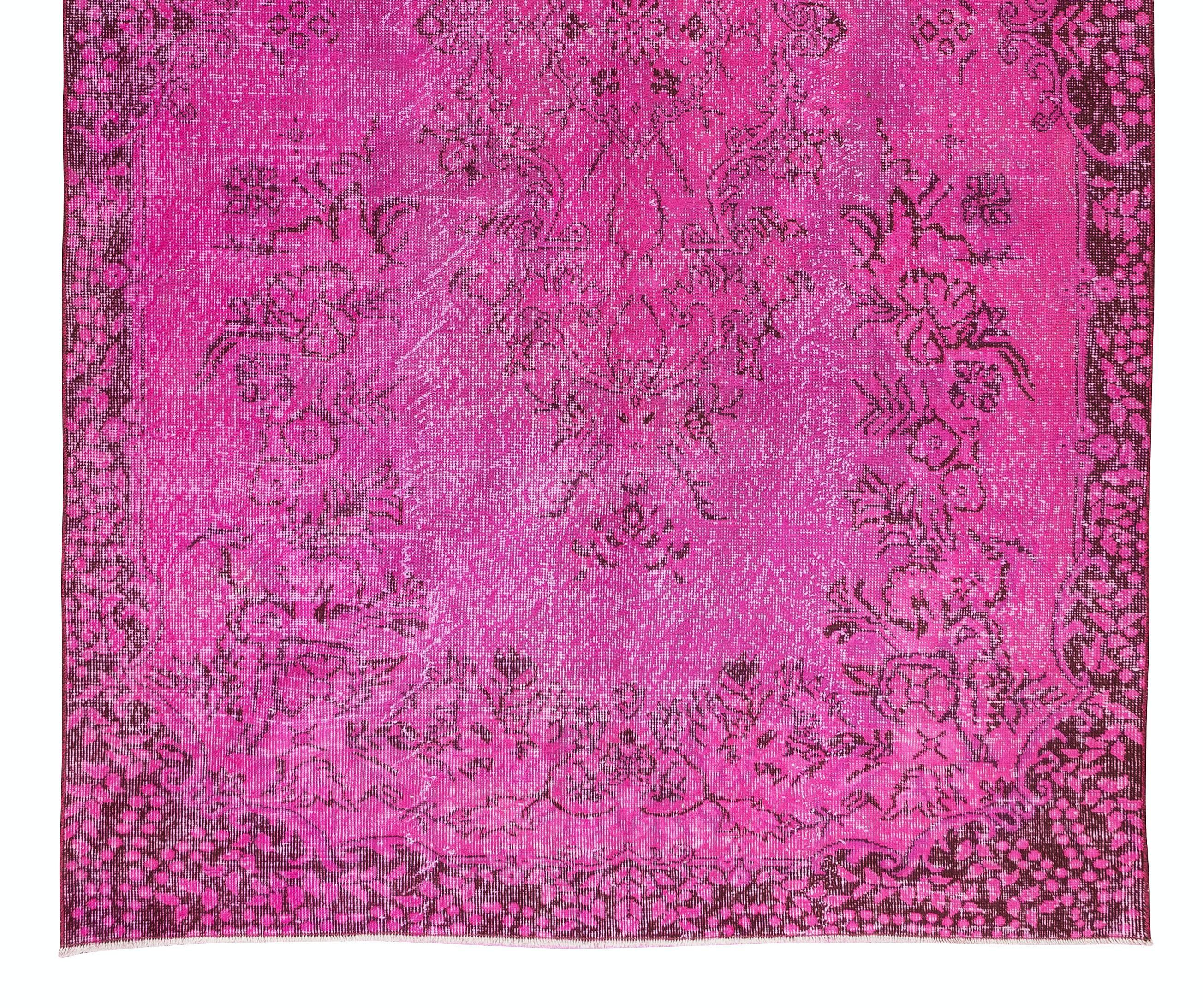 5.6x9.8 Ft Vintage Handmade Turkish Area Rug in Pink with Medallion Design In Good Condition For Sale In Philadelphia, PA
