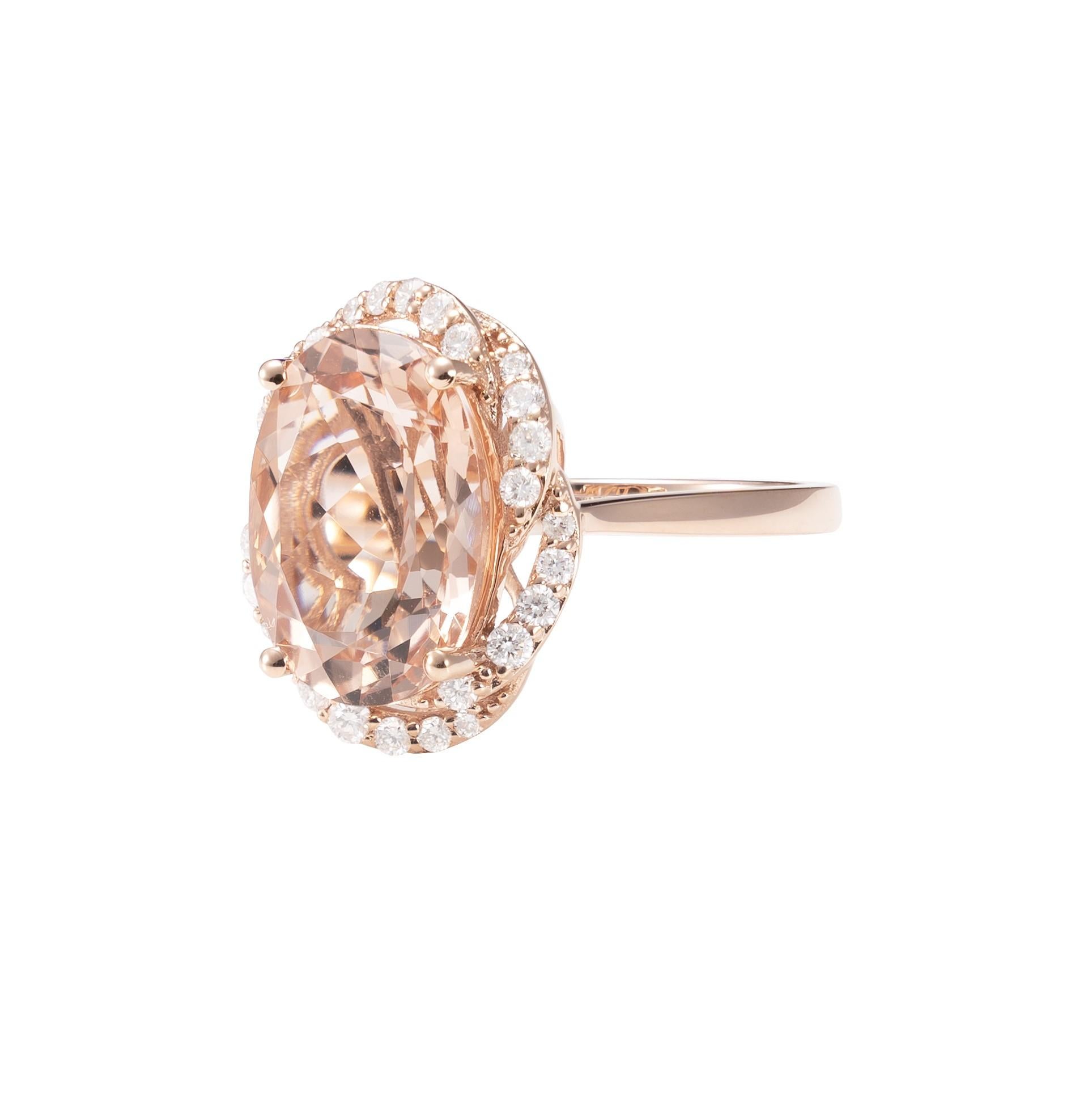 Contemporary 5.7 Carat Morganite and Diamond Ring in 18 Karat Rose Gold For Sale