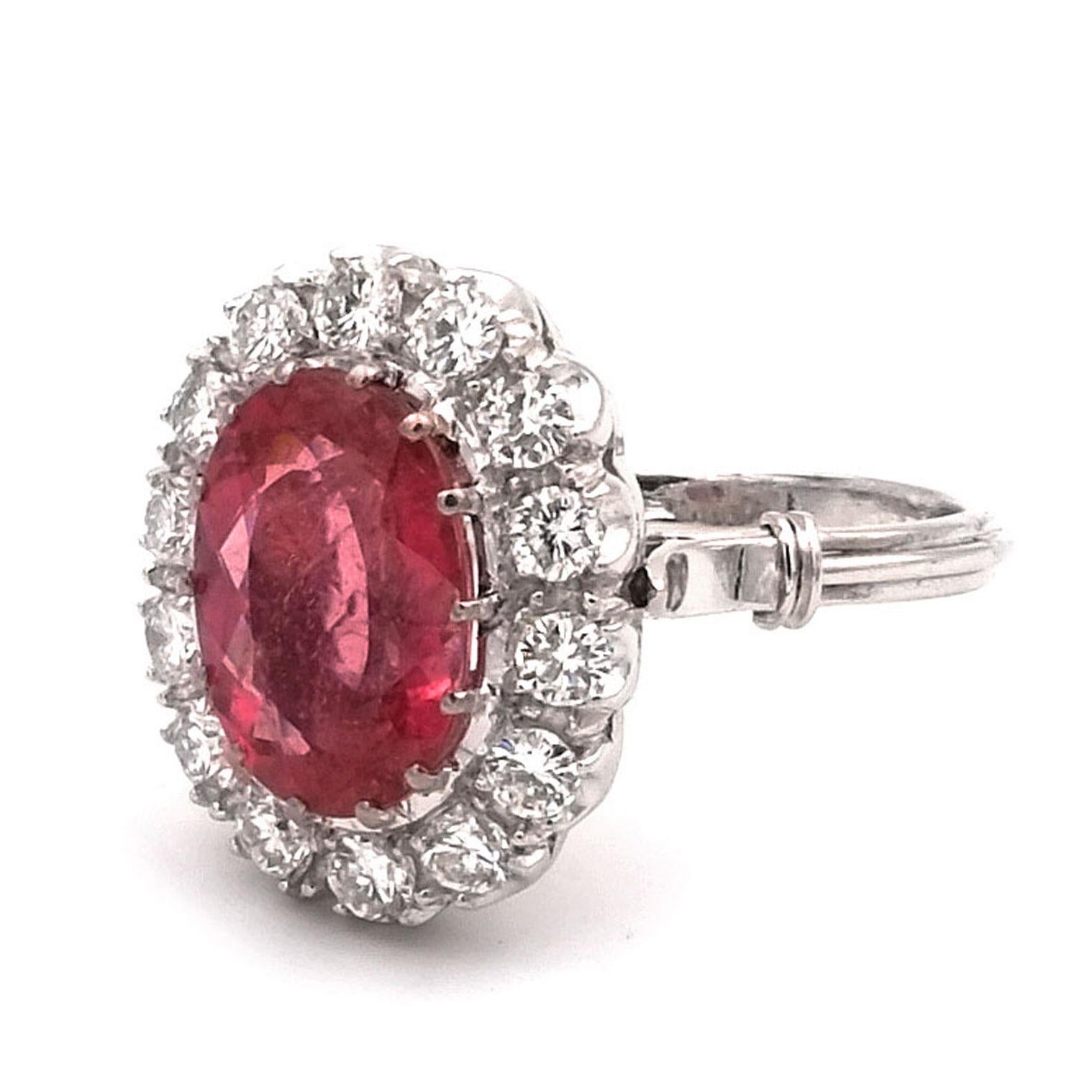 5.7 Carat Rubelite and 1.4 Carat Diamond White Gold Cluster Ring In Good Condition For Sale In Goettingen, DE